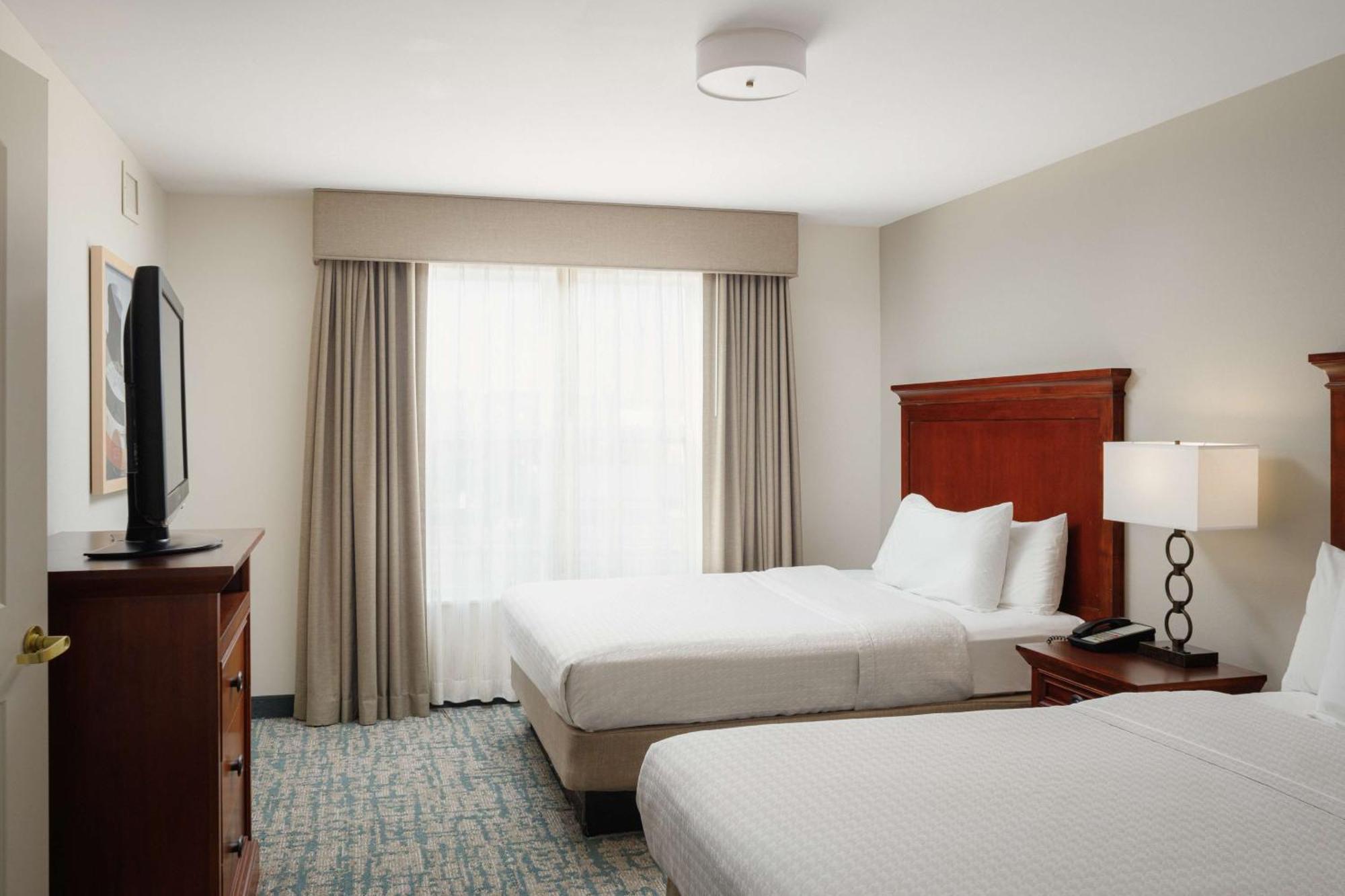 Two-Bedroom Suite One King Bed Two Queen Beds