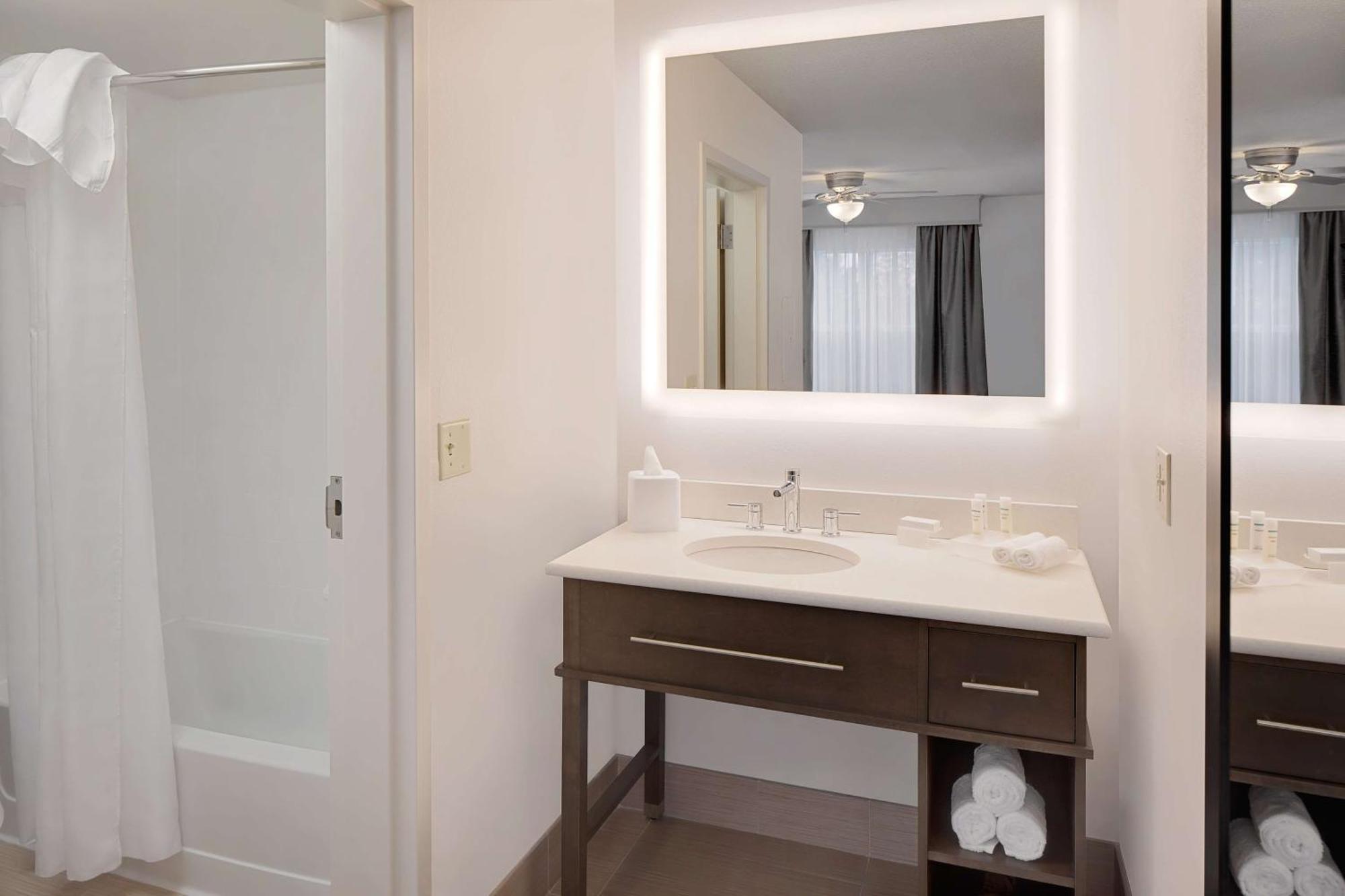 One-Bedroom King Suite
