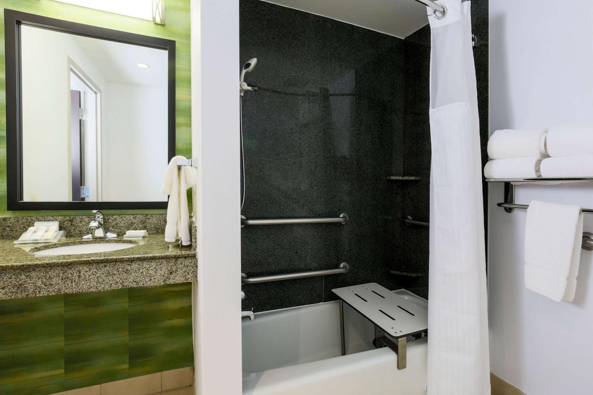 King Room with Tub - Mobility and Hearing Access