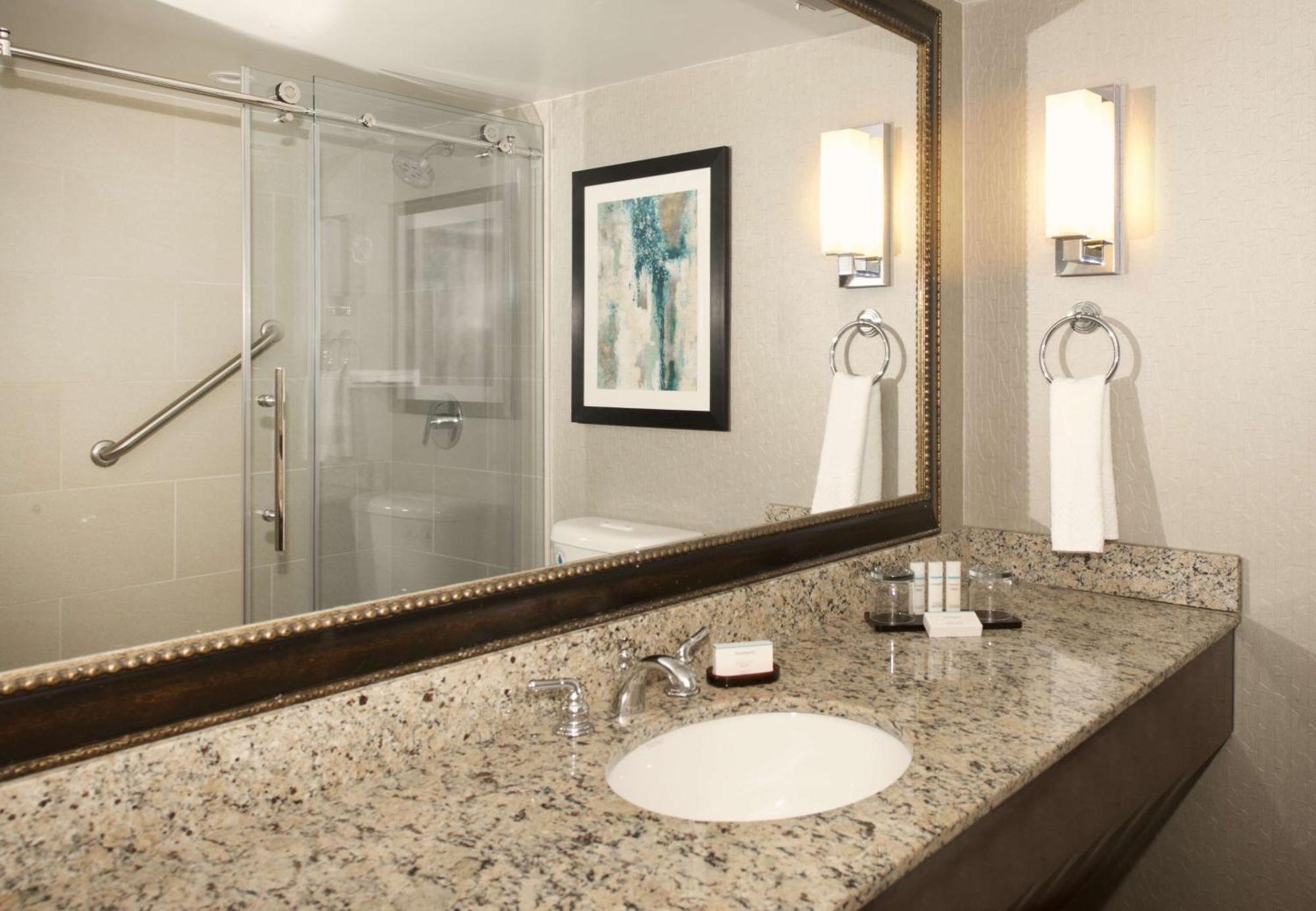 King Corner Suite with City View - Non-Smoking,1552168153:JPEG