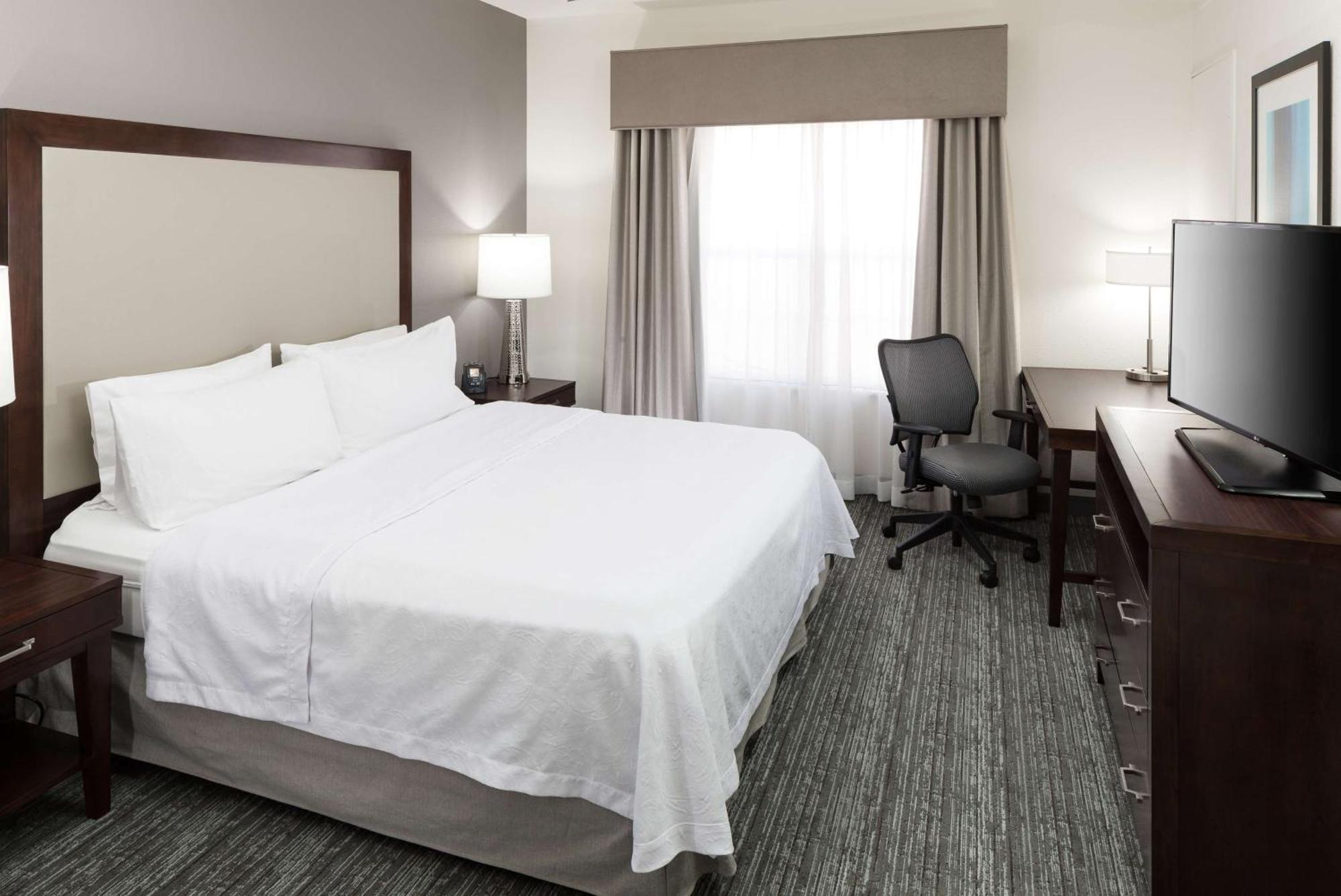 King Suite with Roll-In Shower - Mobility Access/Non-Smoking