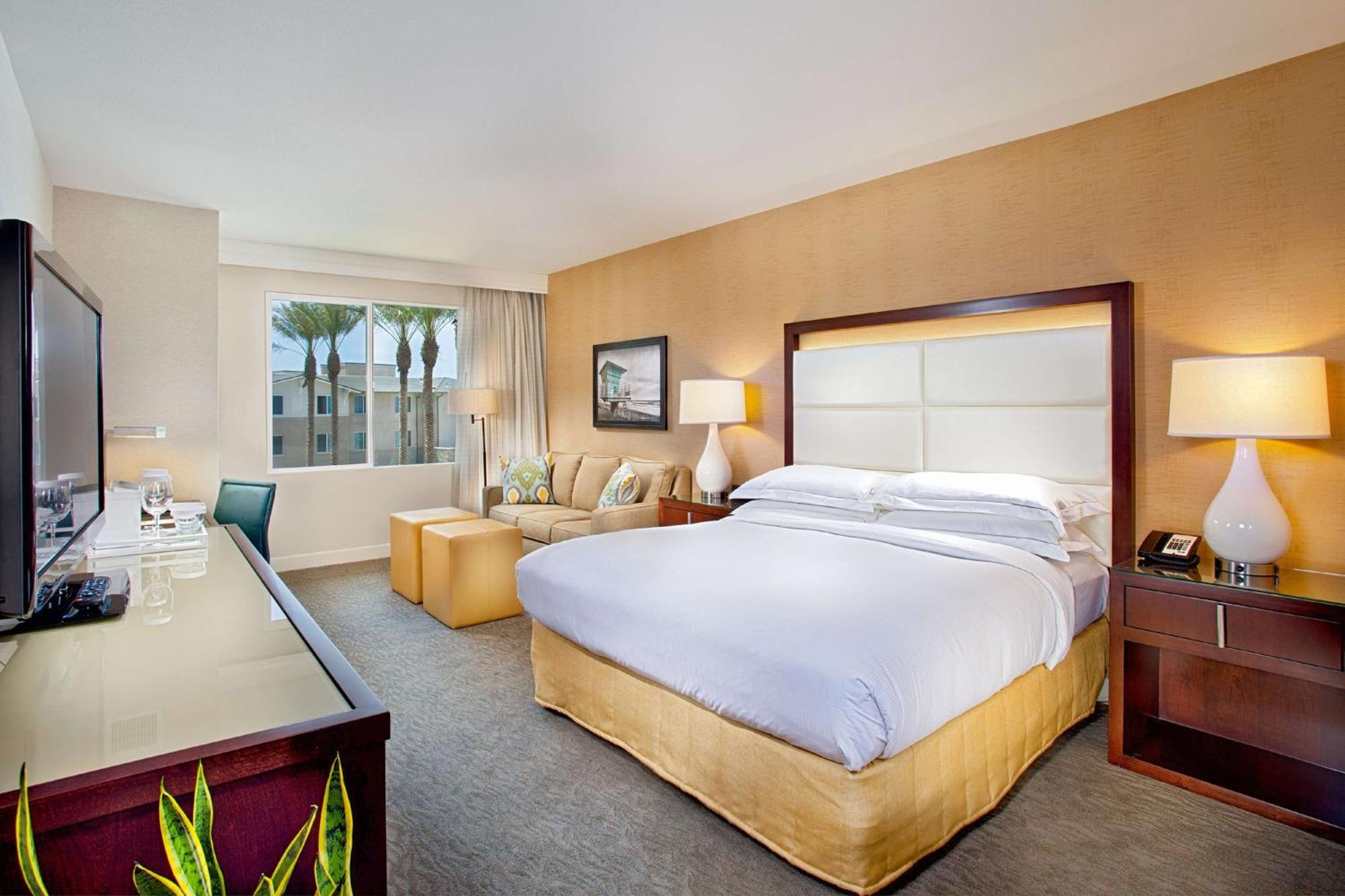King Room Pool View Sofa Bed,1552180261:JPEG