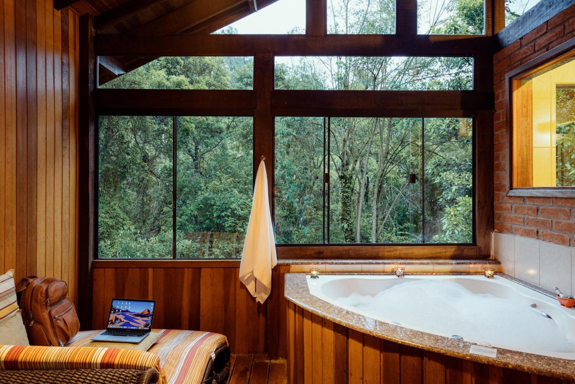 Cabin with Hot Tub,1552211011:JPEG