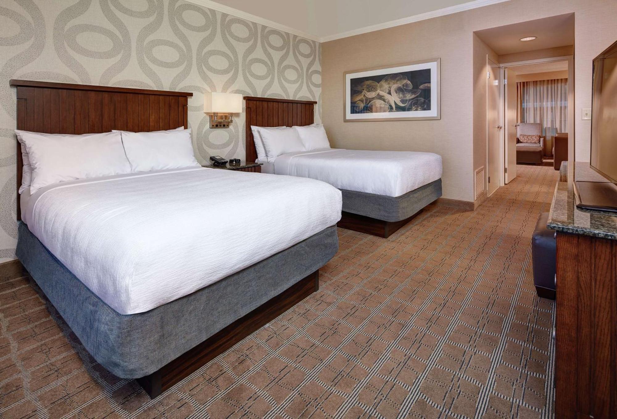 Two-Room Premium Suite Two Double One Sofa Bed