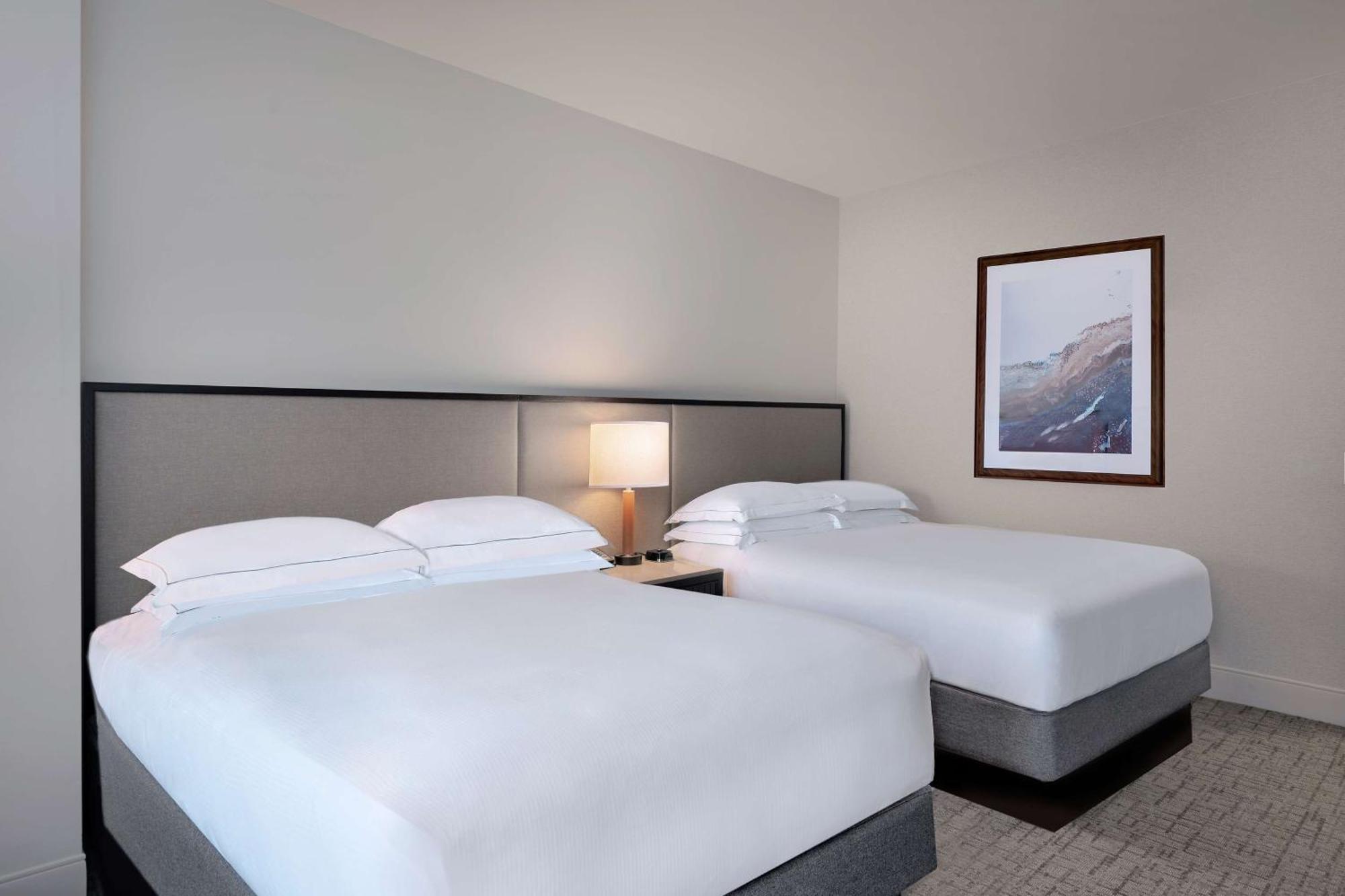 Bay-City View Queen Room Two Queen Beds