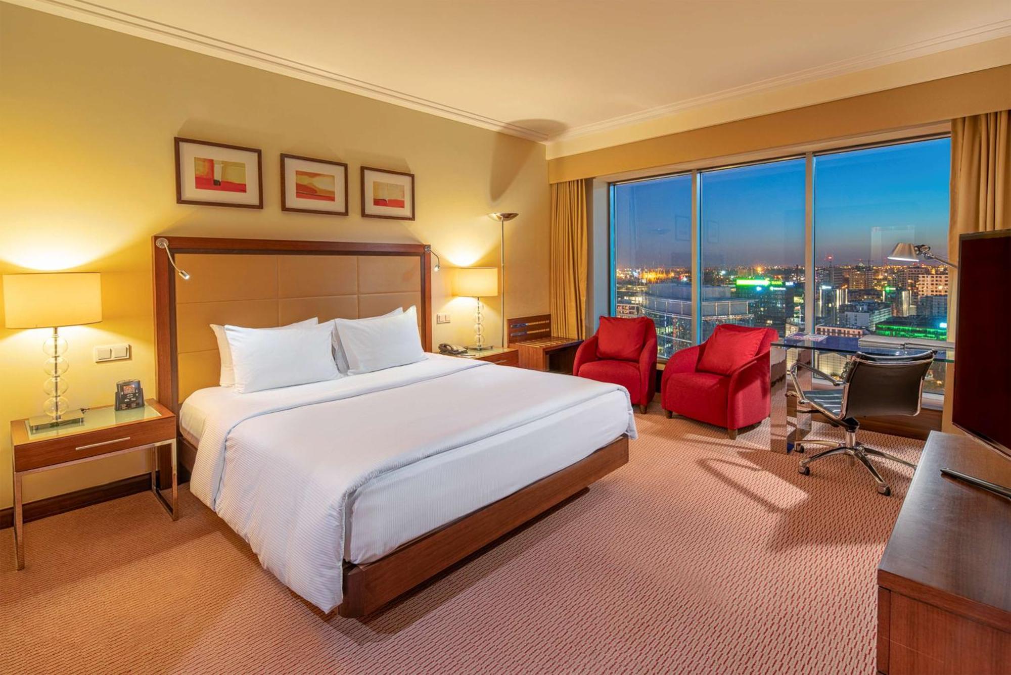 Deluxe King Room City View
