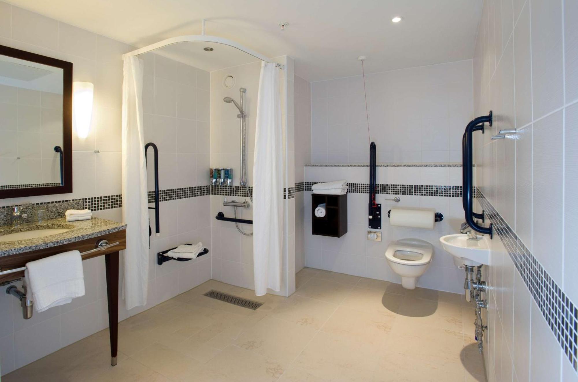 Queen Room - Accessible