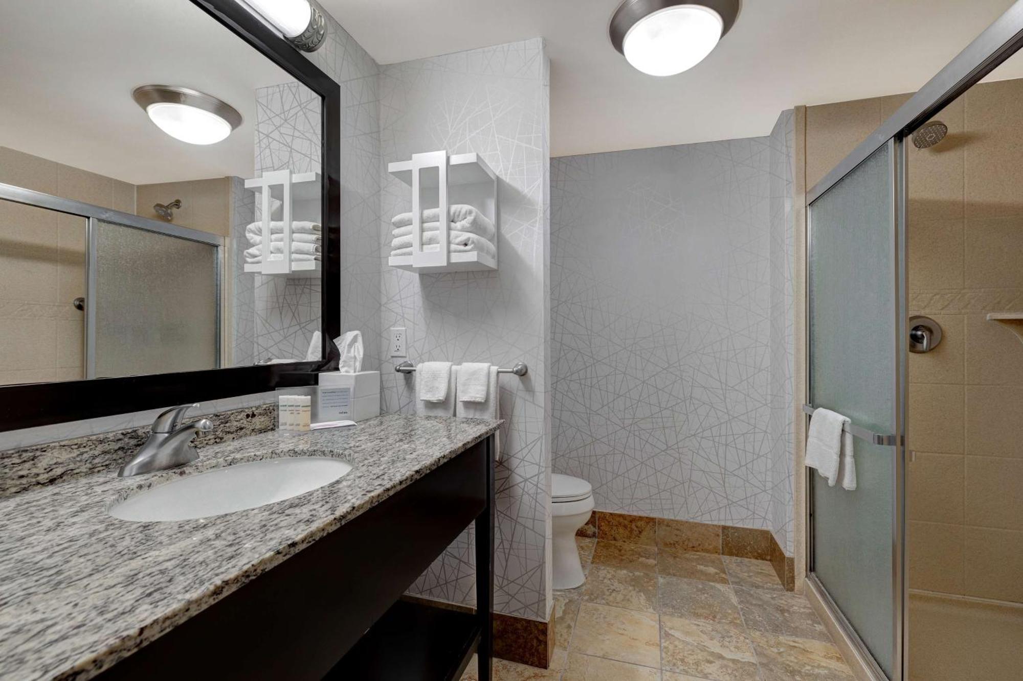 King Room with King Bed - Non-Smoking,1552505212:JPEG