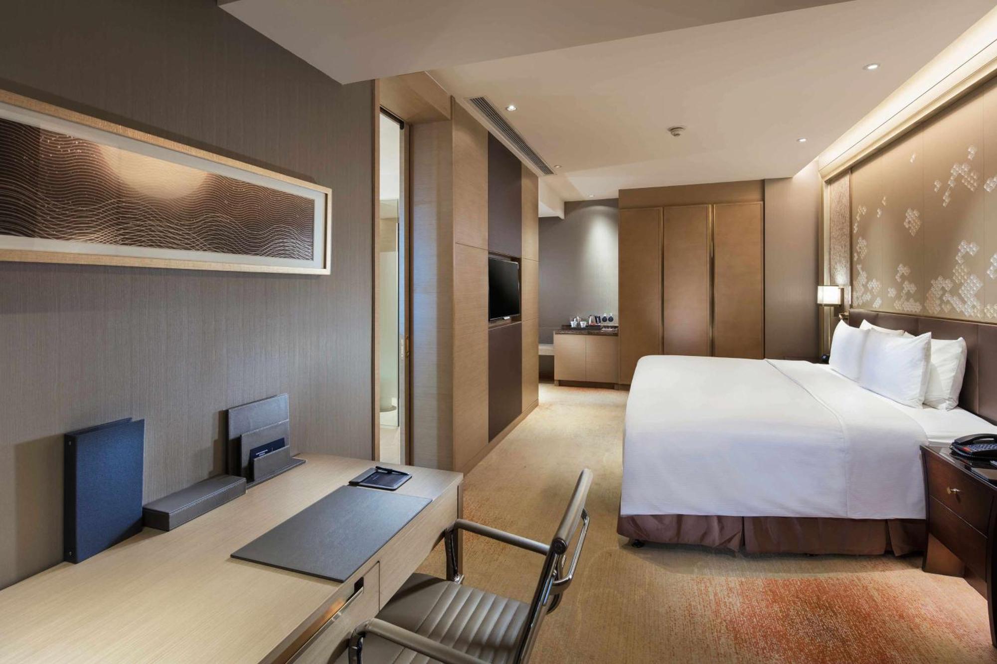 Corner Room with King and Single Beds and Sea View