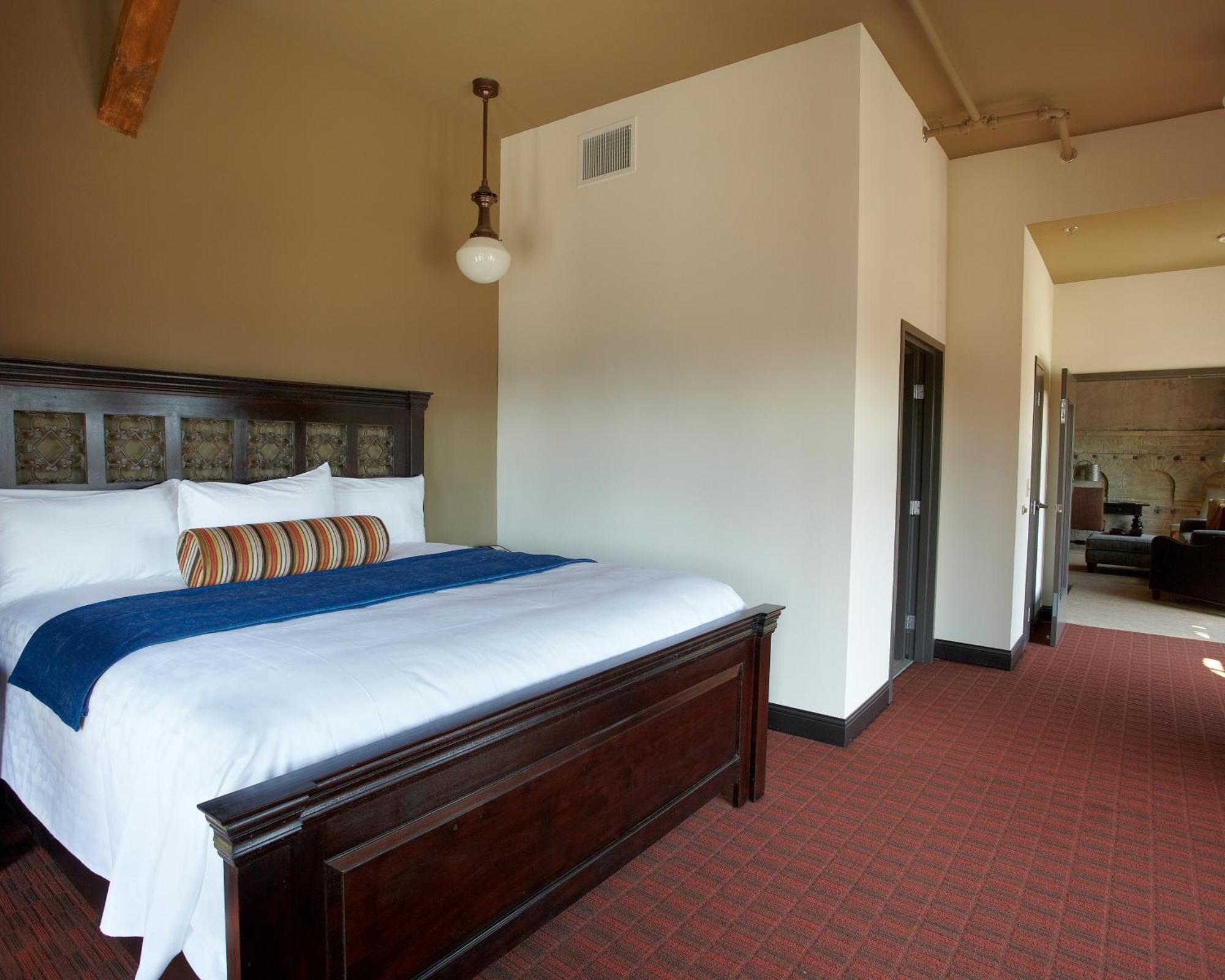 One Bedroom King Suite
