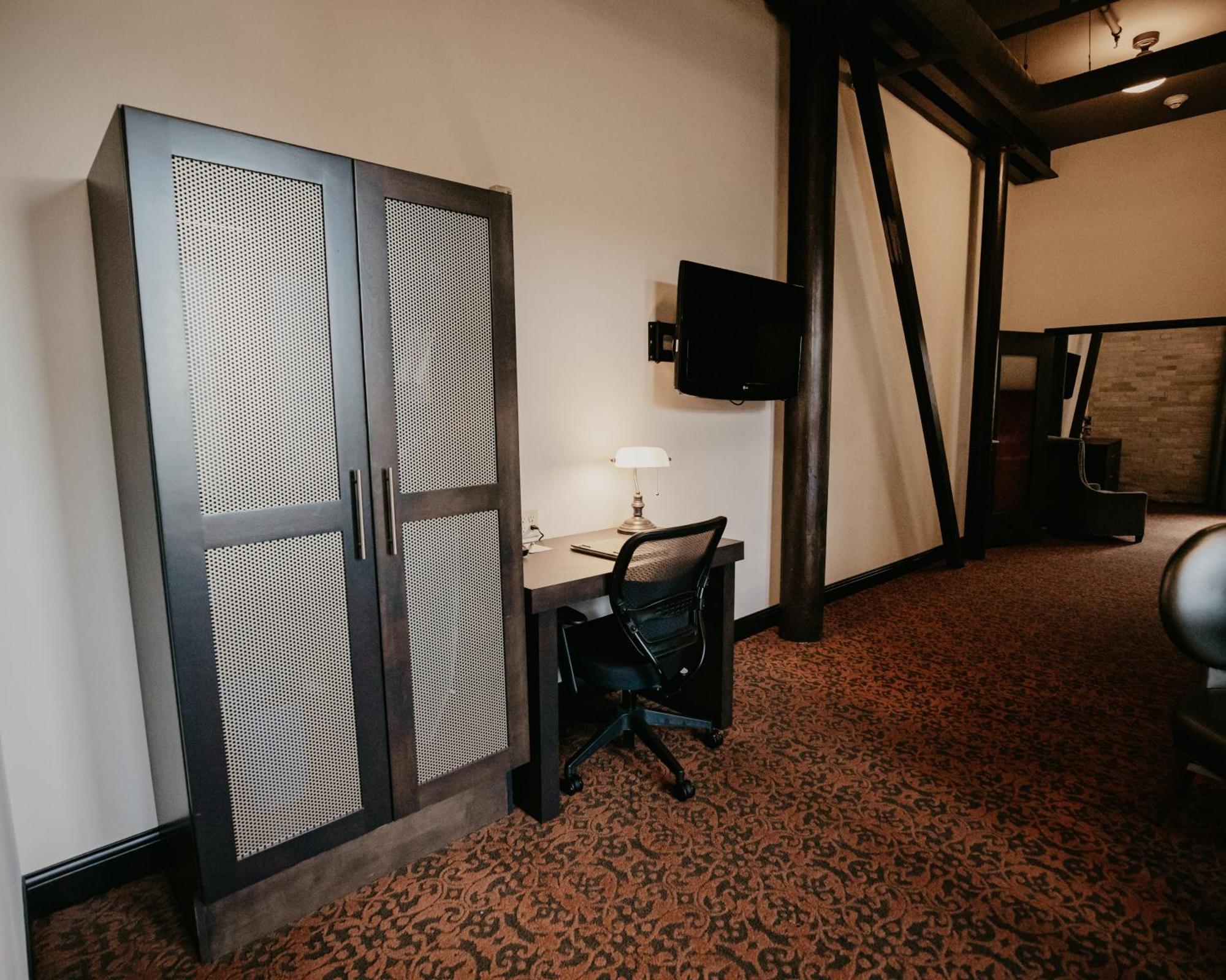 One Bedroom King Suite