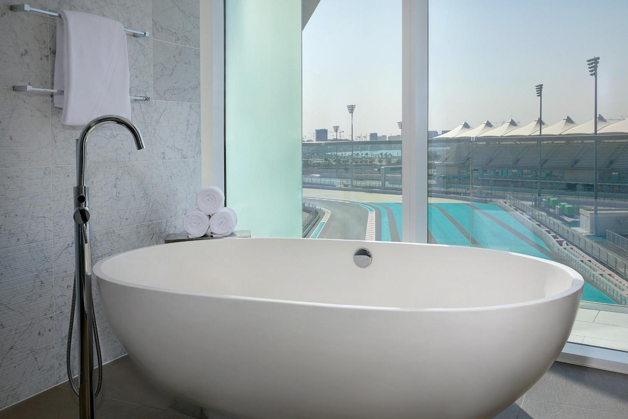 Urban Suite, 1 Bedroom Suite, 1 King, Corner Room, Balcony with Complimentary Yas Beach Access