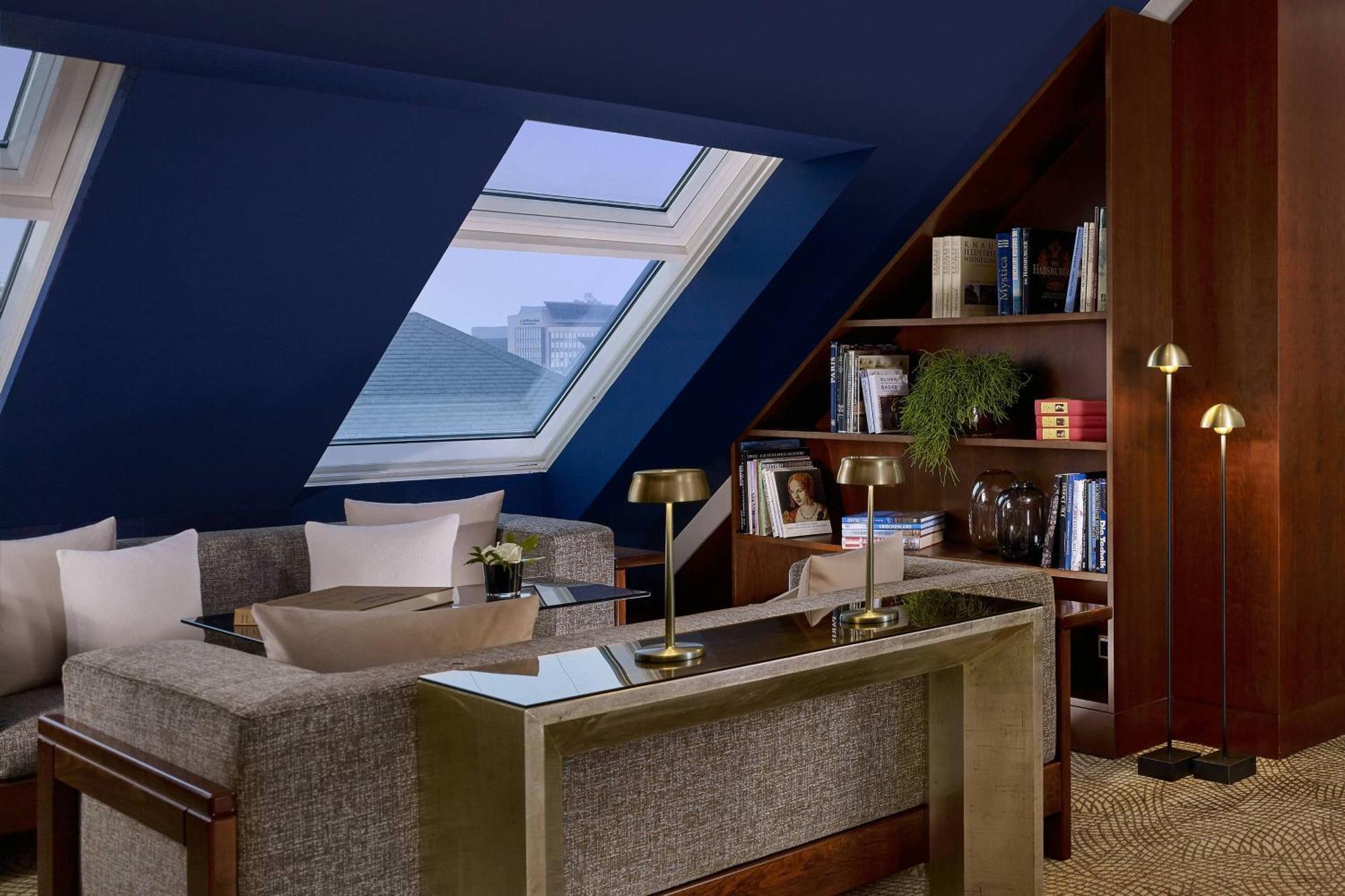 Premium Executive Room Club Lounge Access
