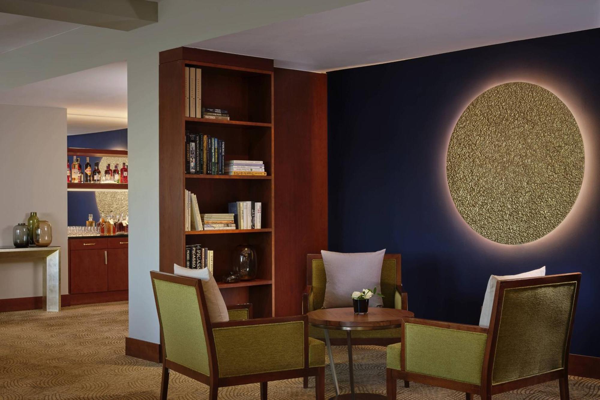 Premium Executive Room Club Lounge Access