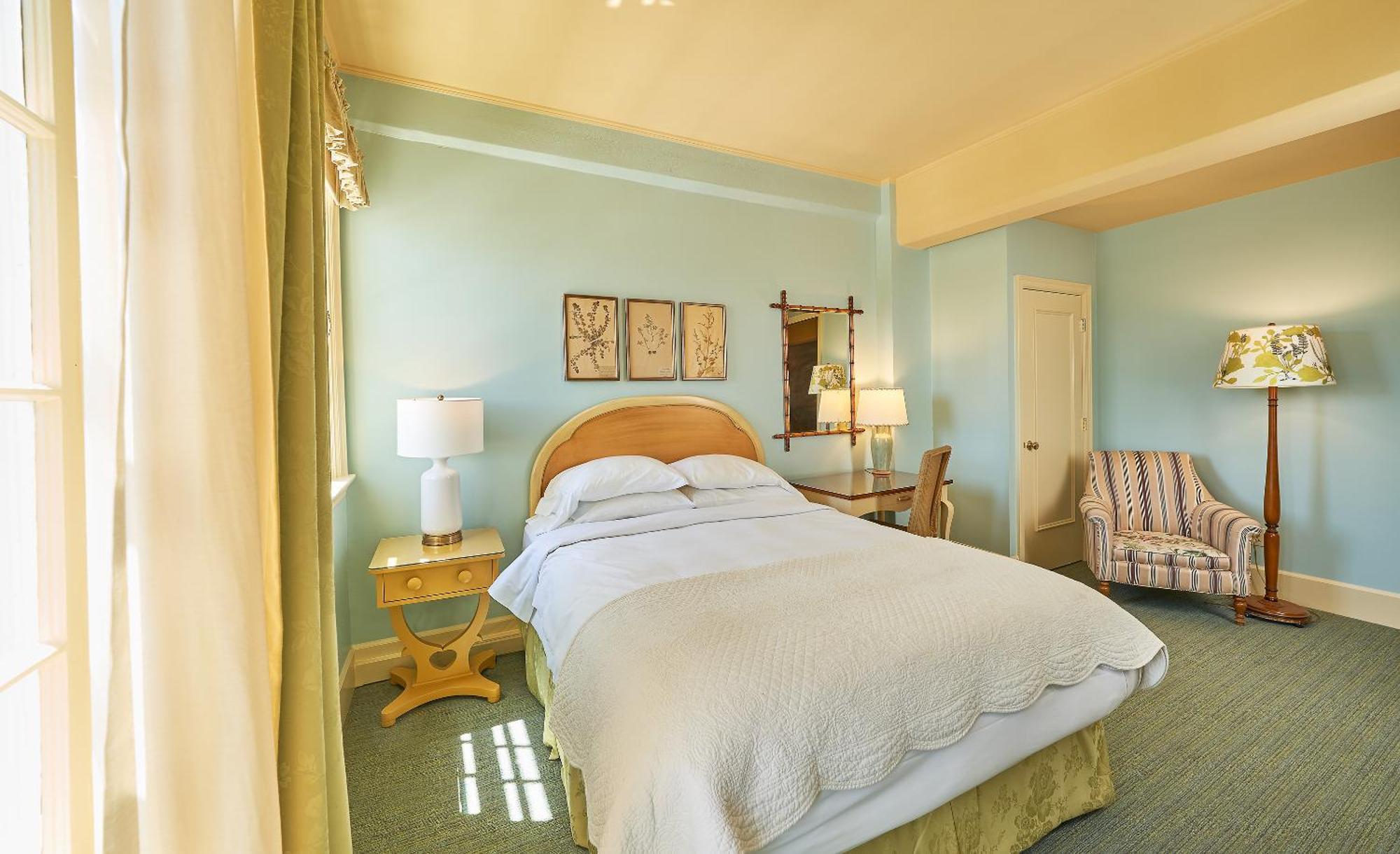 Deluxe Queen Room,1553844364:JPEG