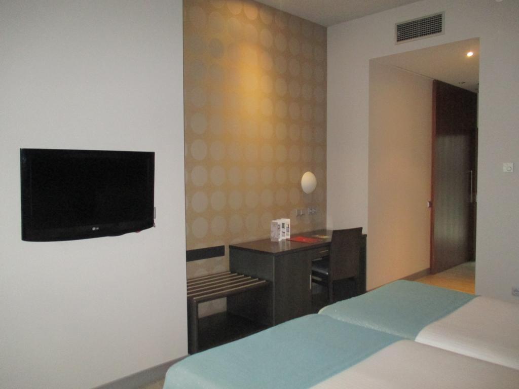 Twin Room - Non Smoking,1207880950:JPEG