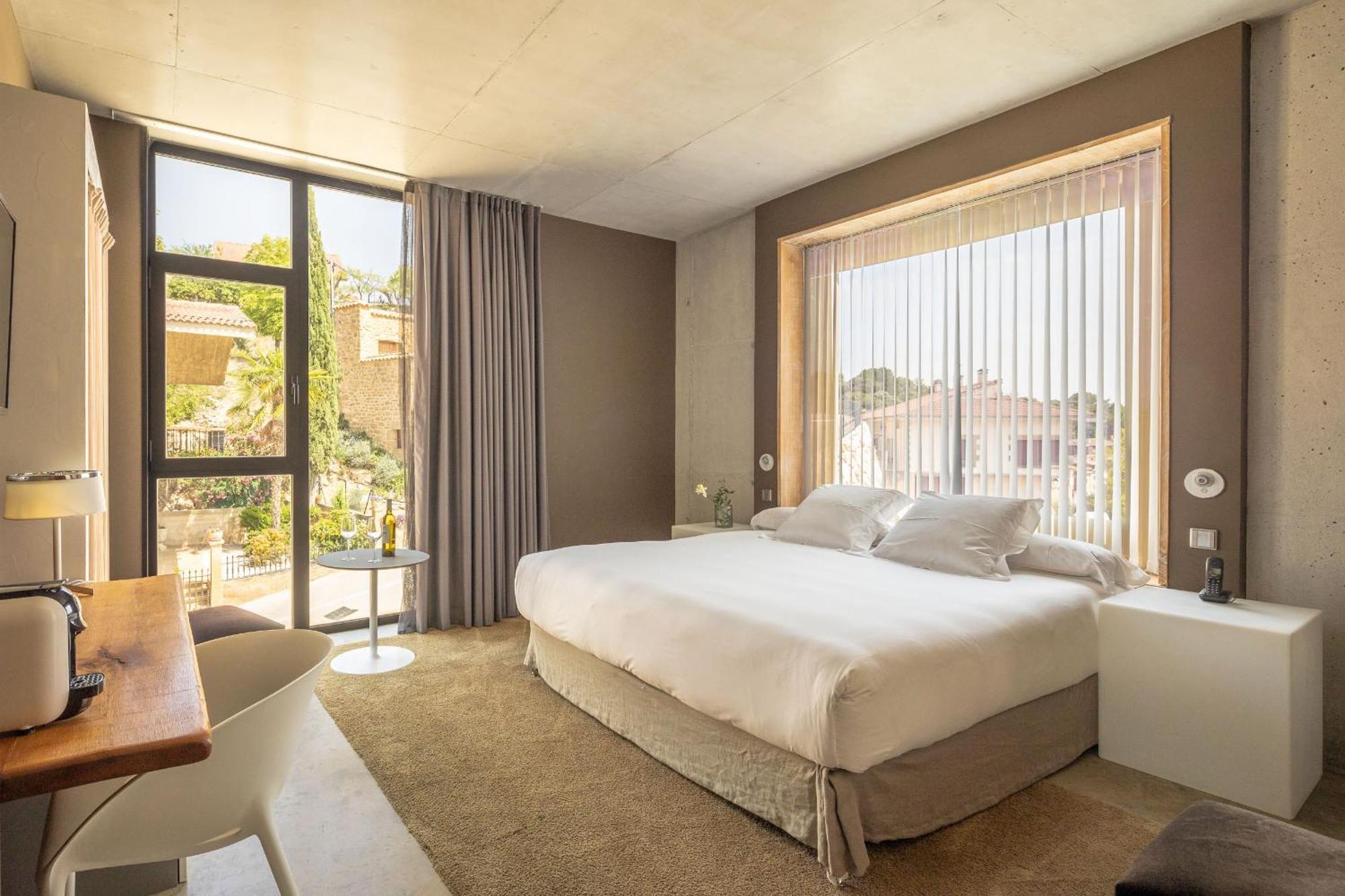 Double Room,1554130885:JPEG