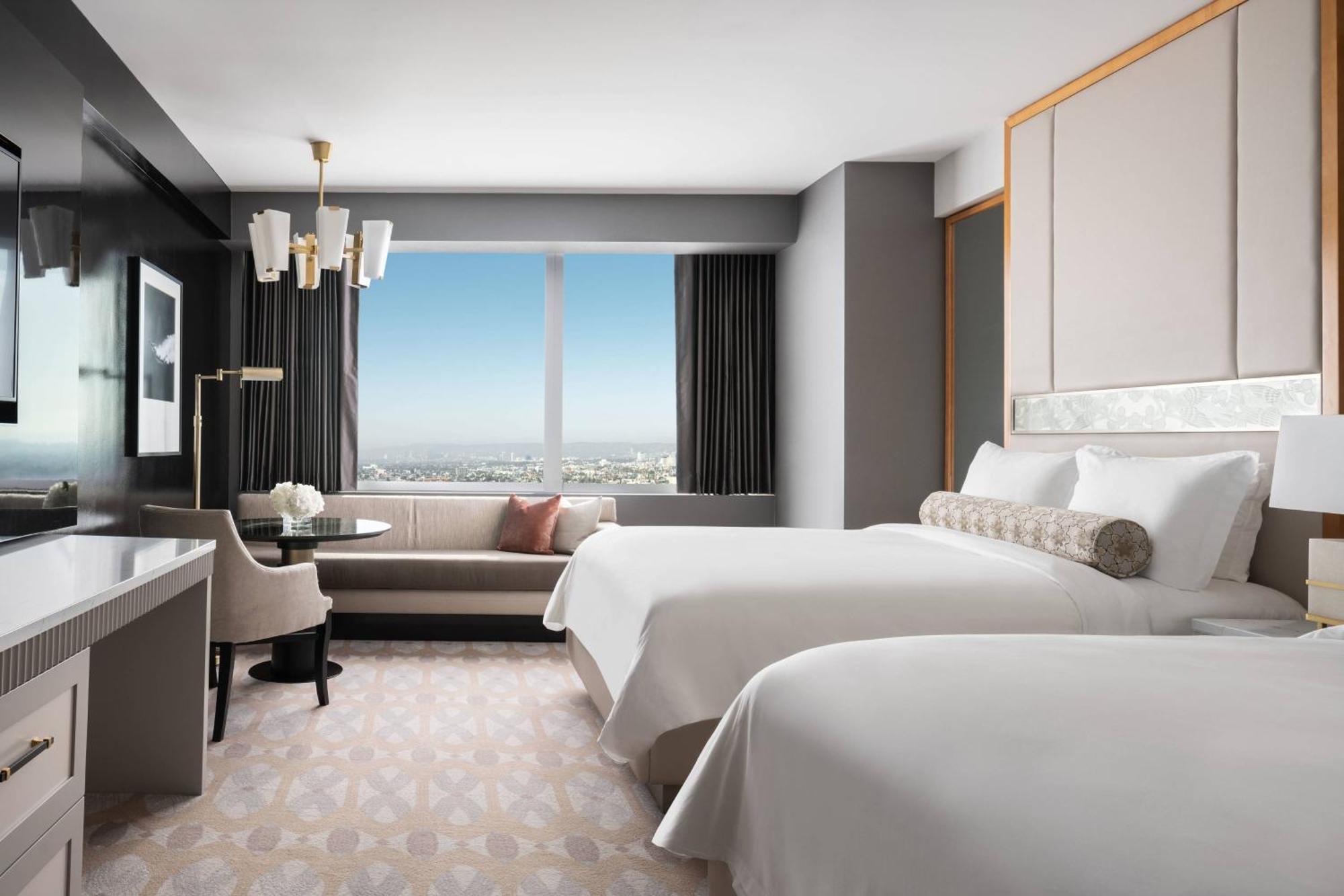 Deluxe Queen Guest room 2 Queen City view
