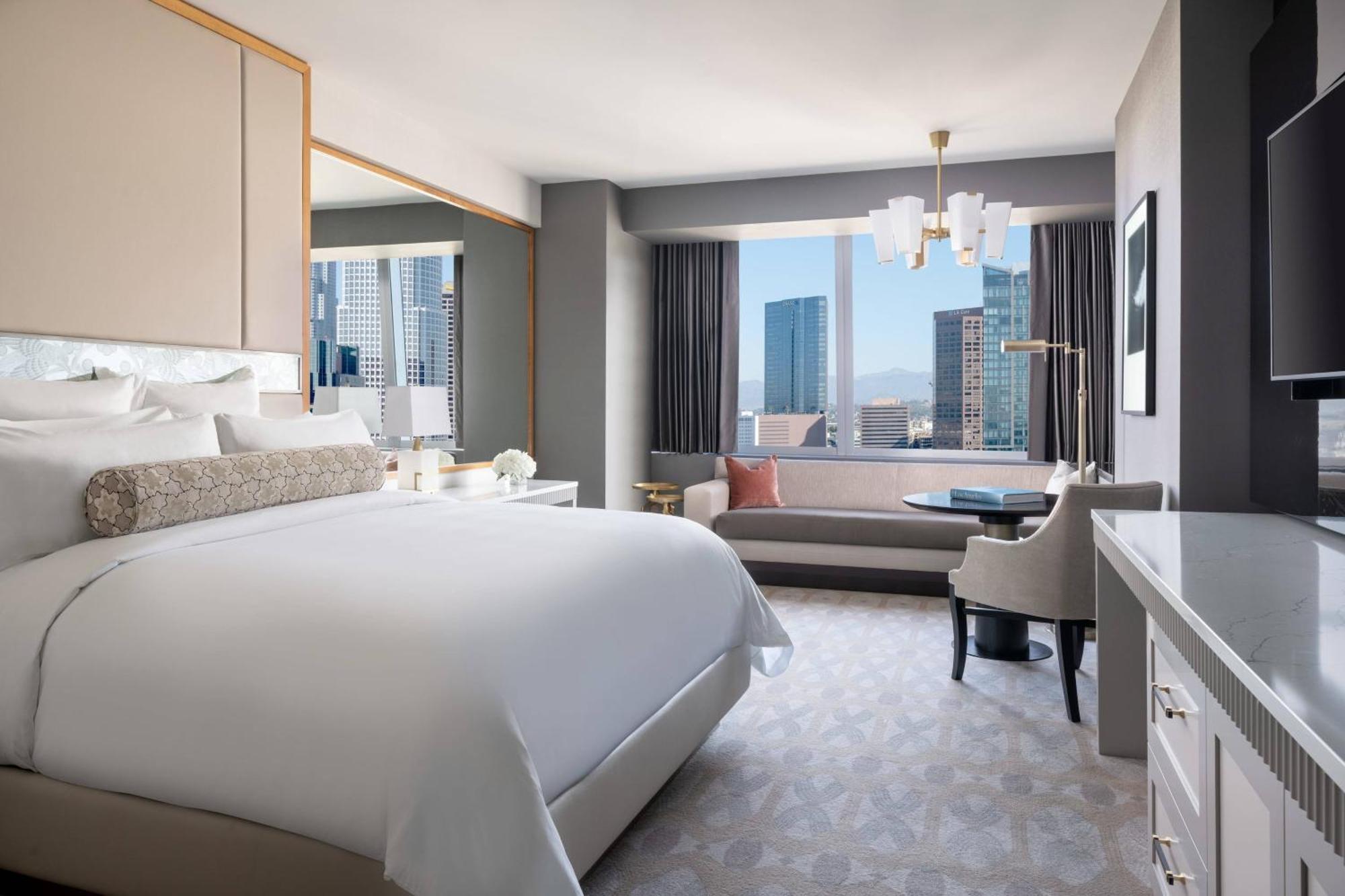 Deluxe King Guest Room 1 King City View