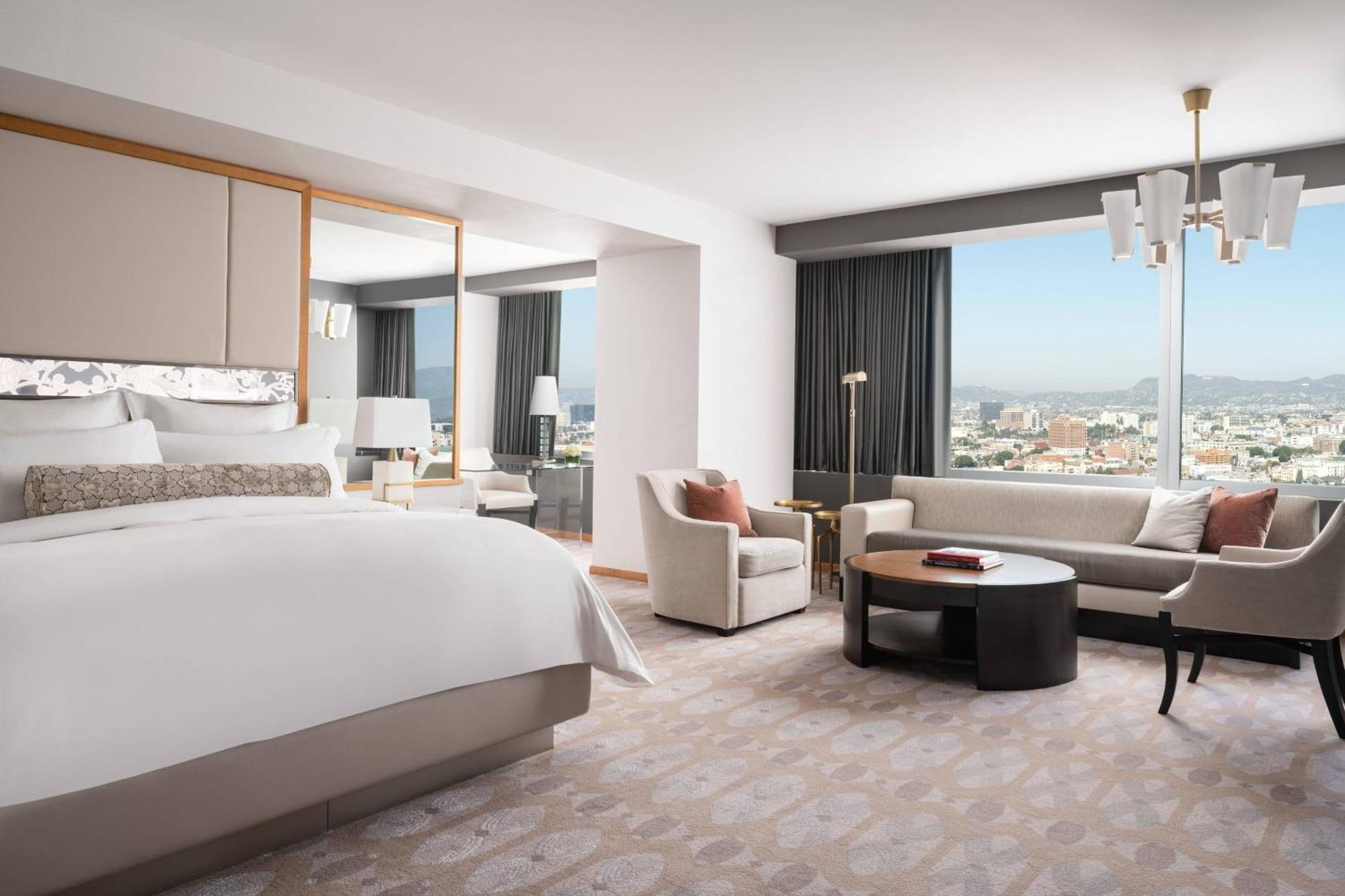 Junior Suite 2 Queen City View Club Lounge Access