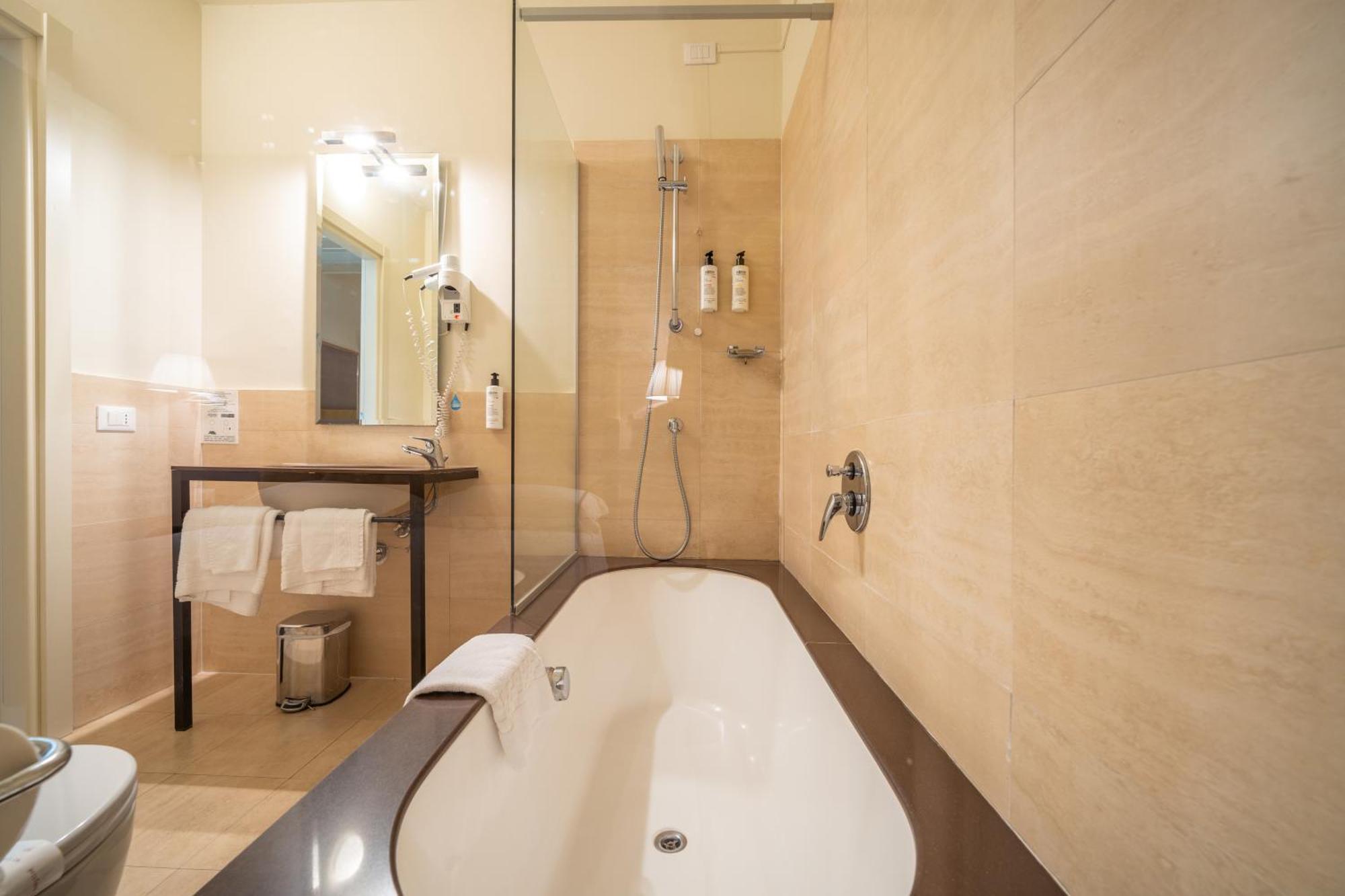 Junior Suite,1554426847:JPEG