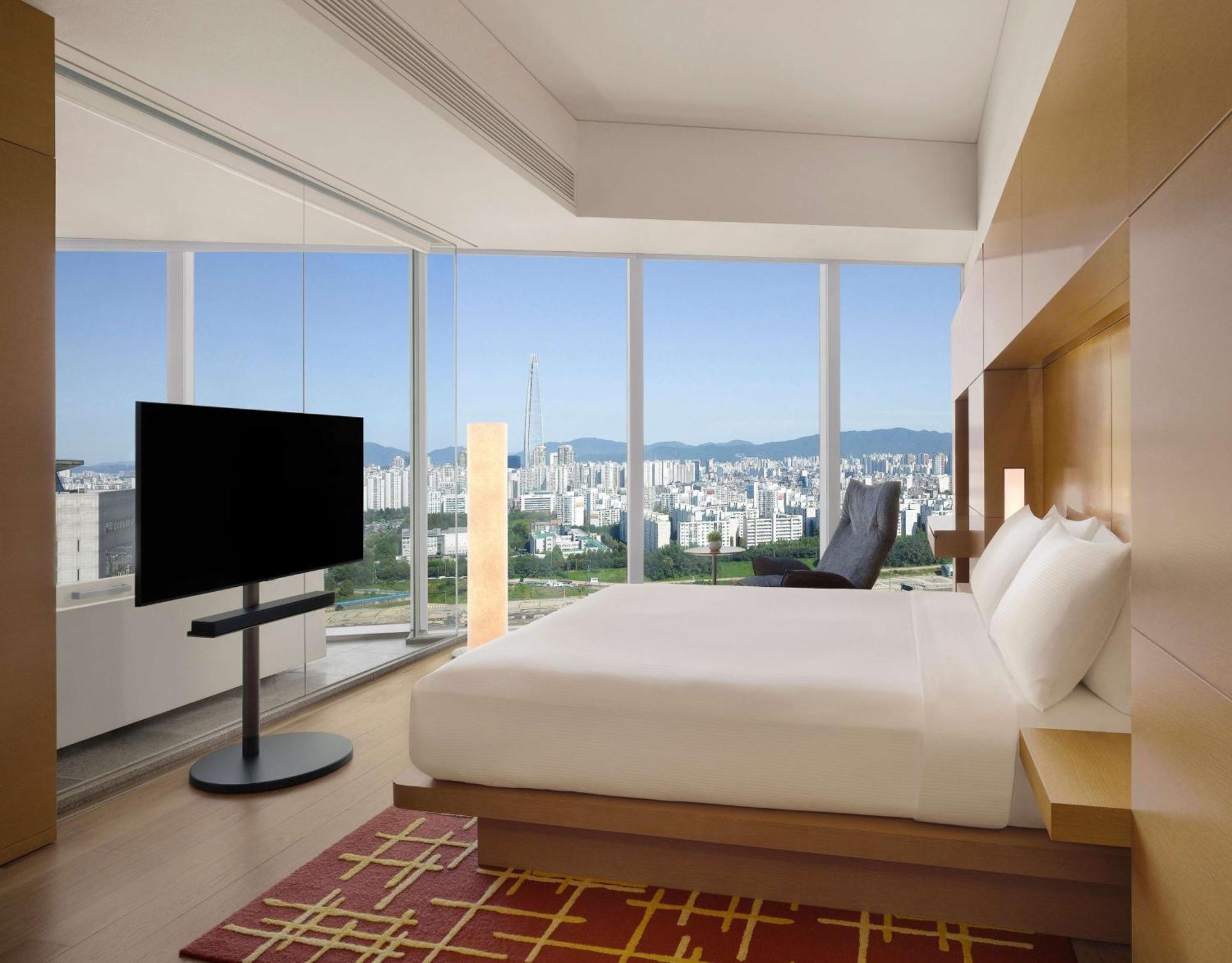 1 King Bed, High Floor, Deluxe