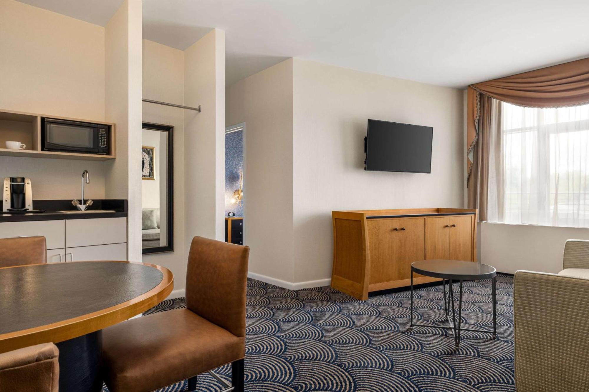 Superior King Suite with Kitchenette,1554836587:JPEG