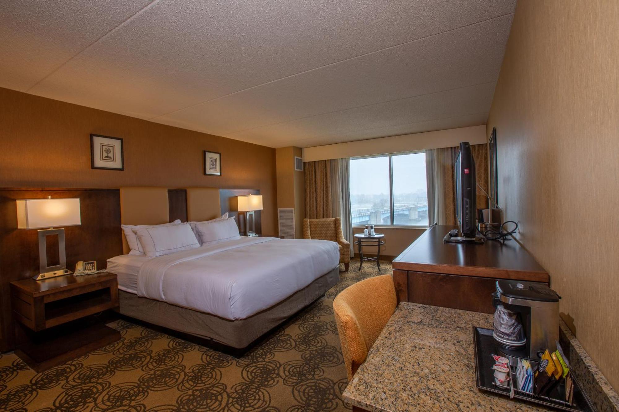 Non-Smoking King Room with City View