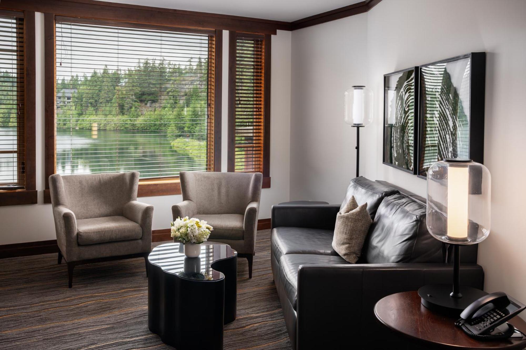 One-Bedroom Suite Lake View,1555843627:JPEG