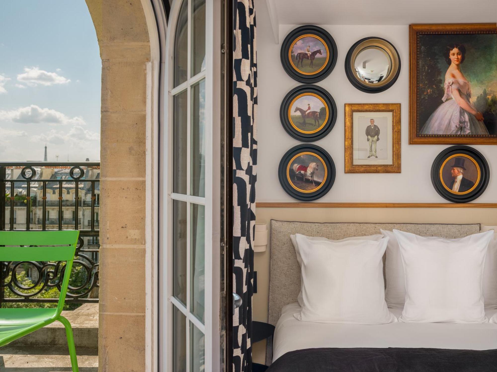 Cosy Room Balcony Paris View