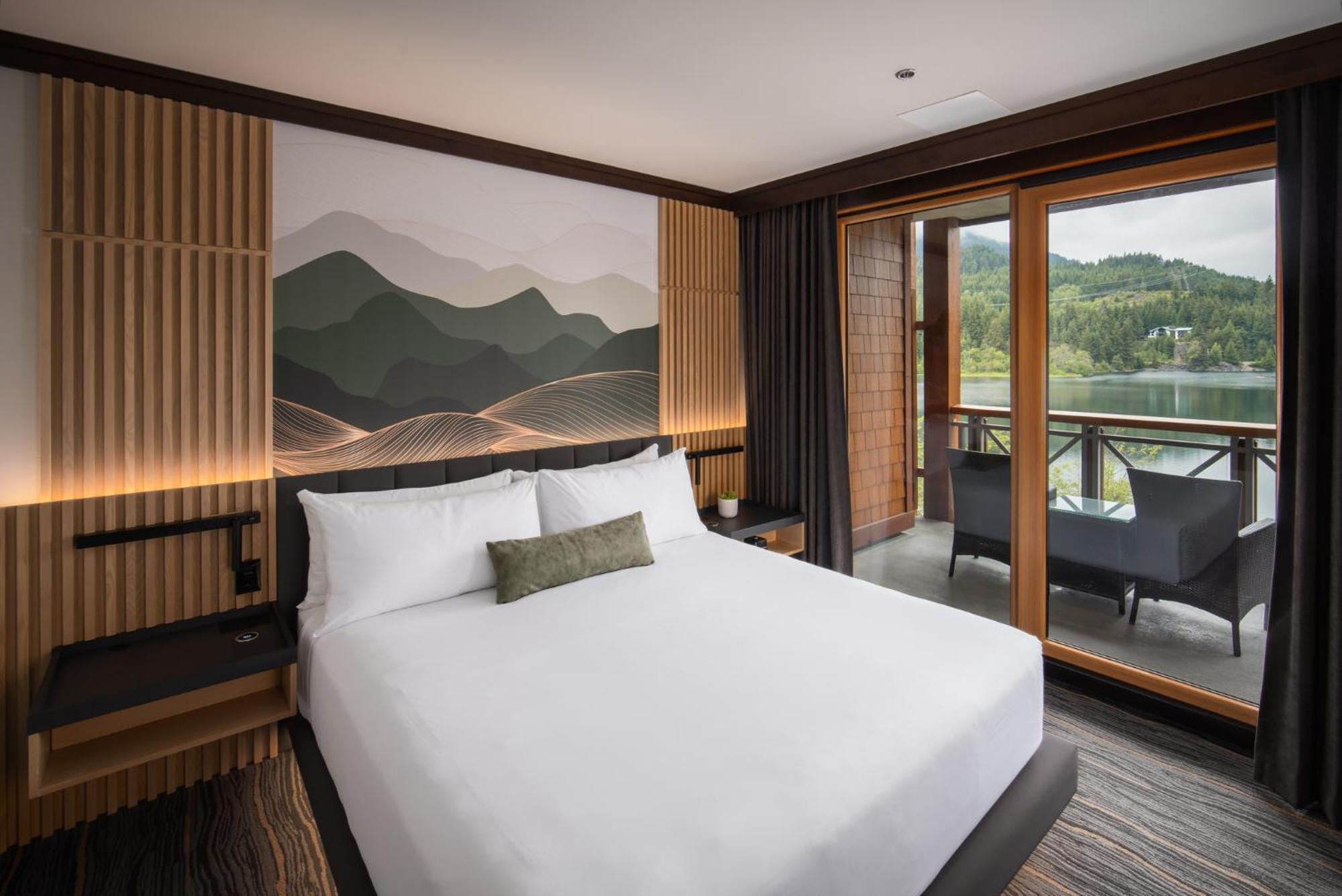 One-Bedroom Suite Lake View
