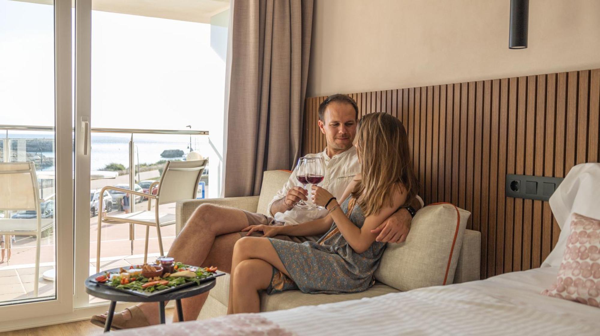 Double or Twin Room Sea View