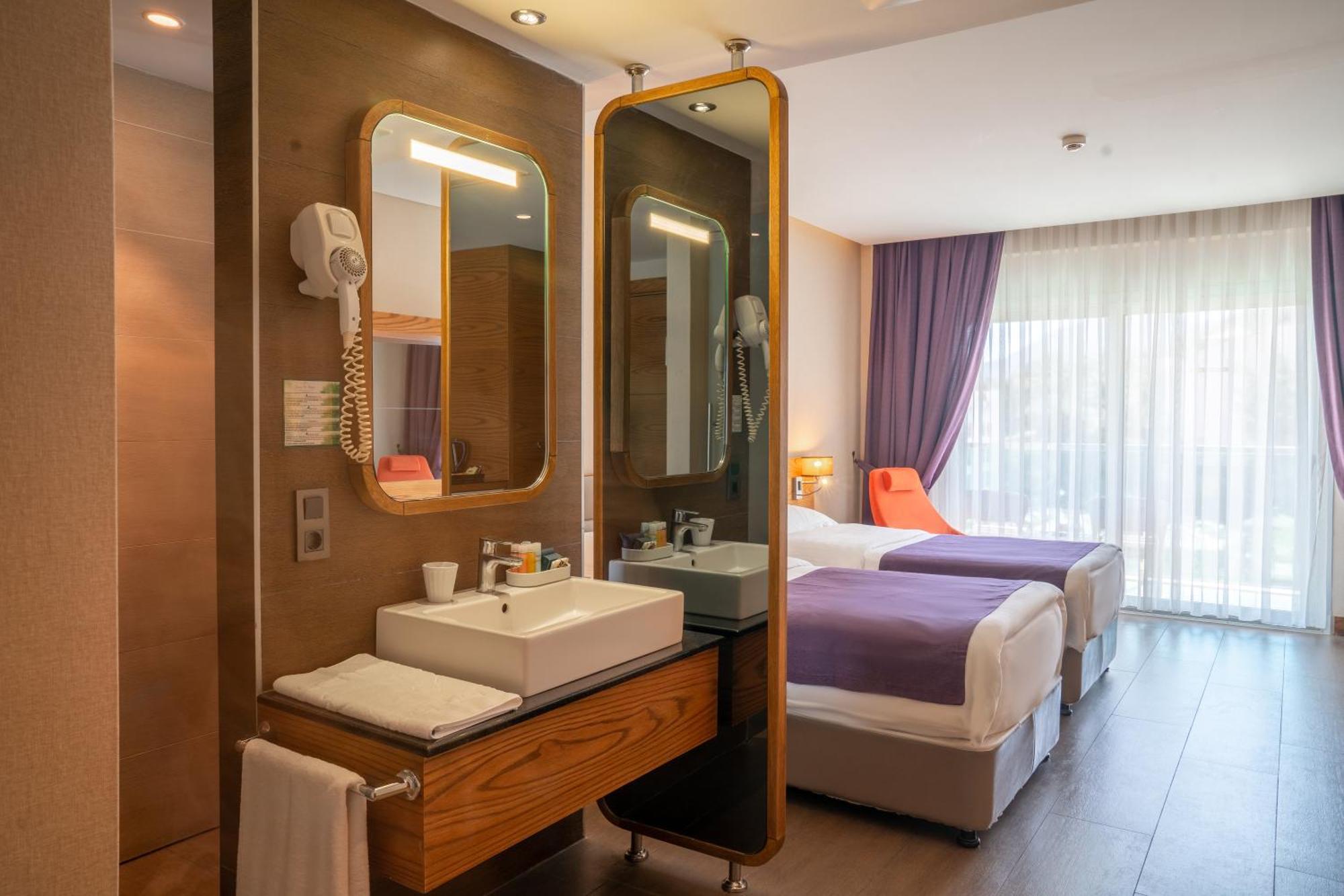 Double or Twin Room Partial Sea View