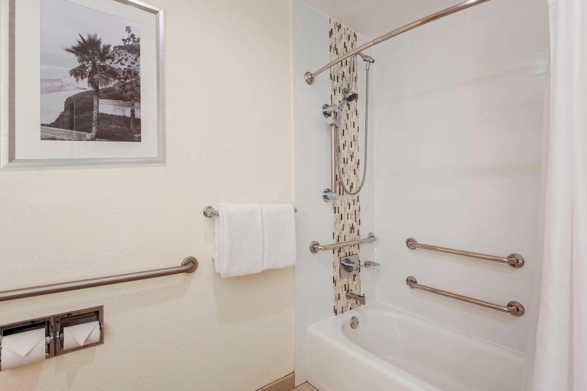 King Room Bathtub Mobility Access