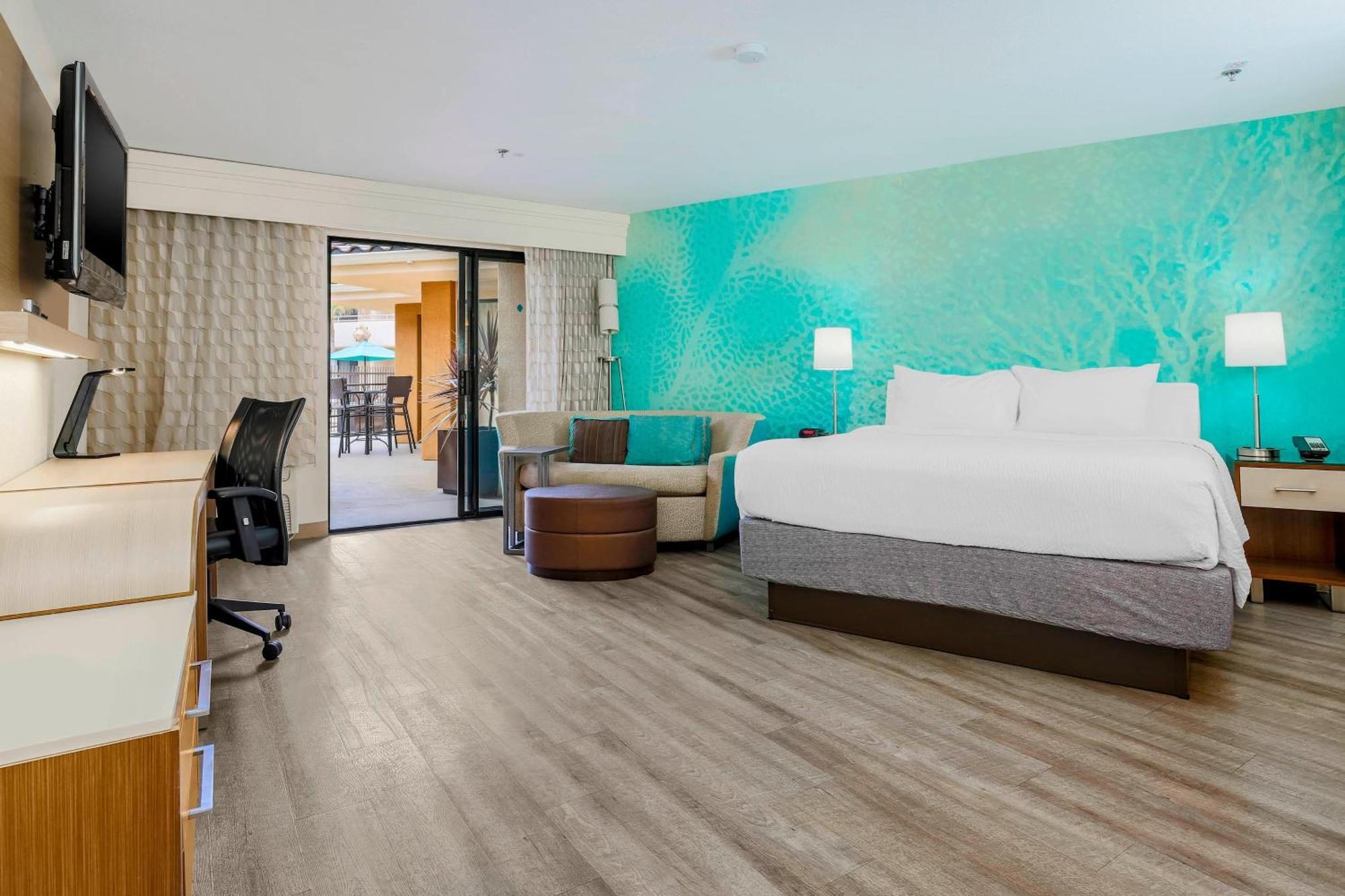 King Room Bathtub Mobility Access