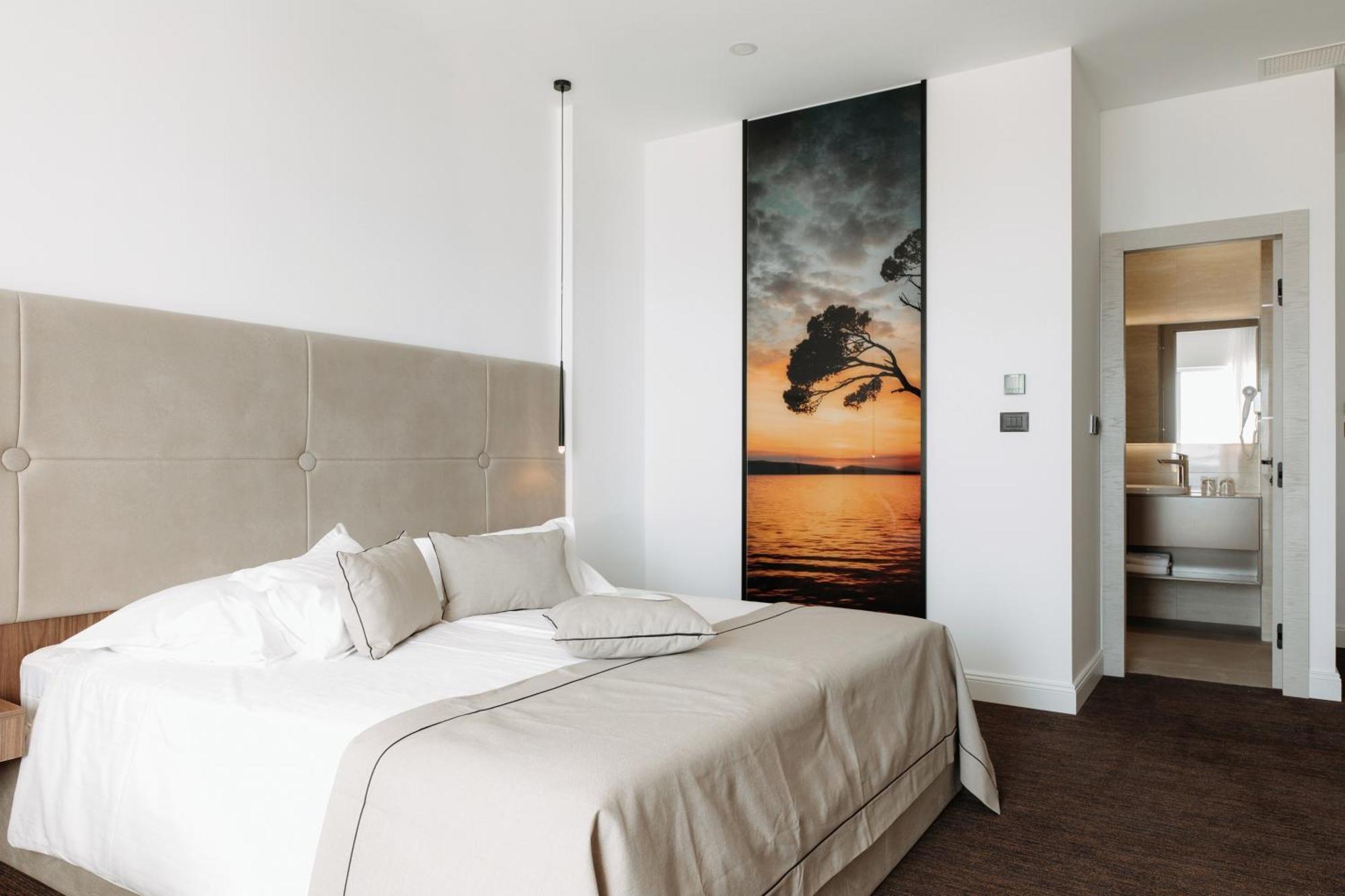 Deluxe Double Room with Balcony and Sea View