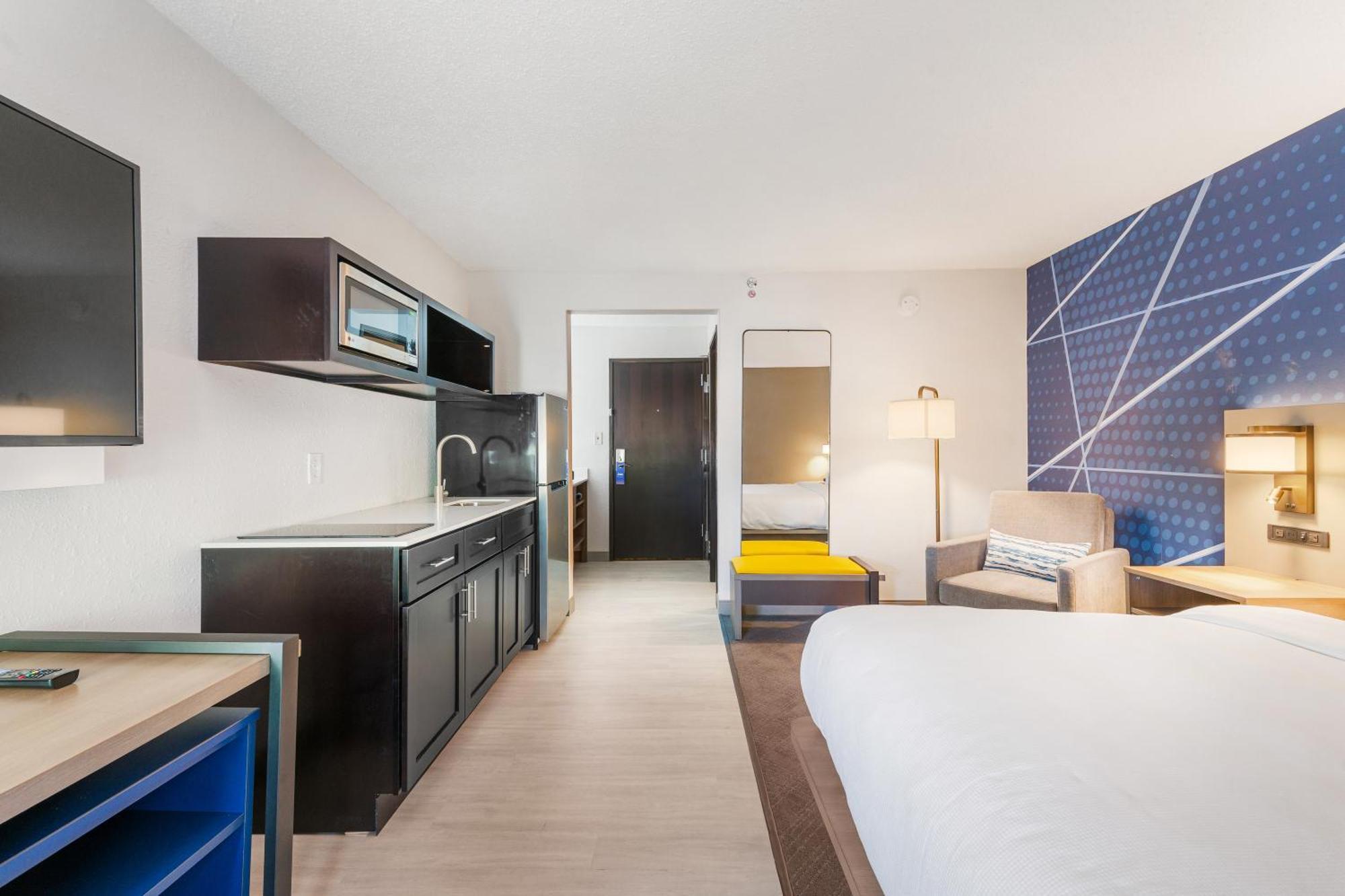 Superior Efficiency King Suite Non Smoking