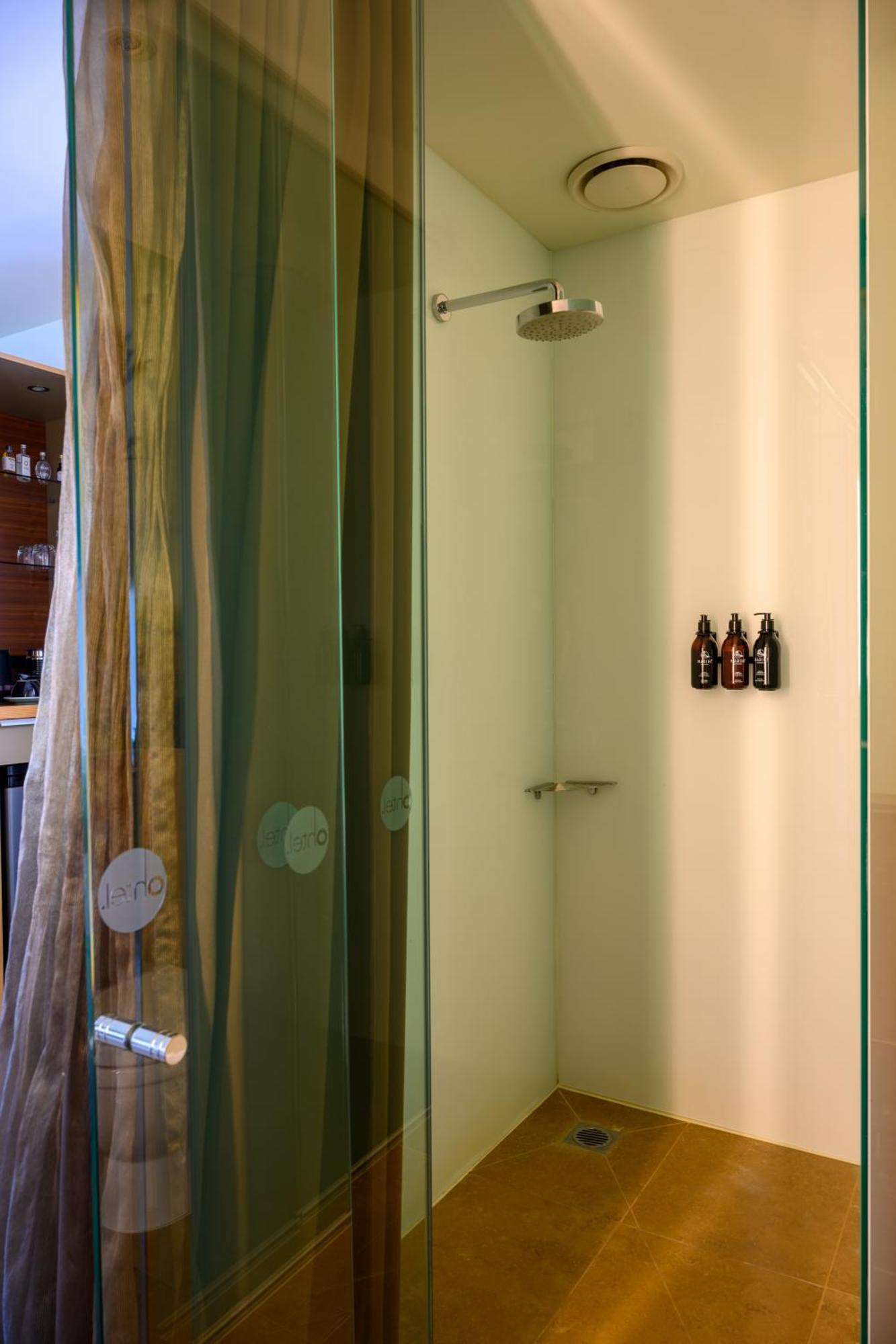 Superior King Room City Views