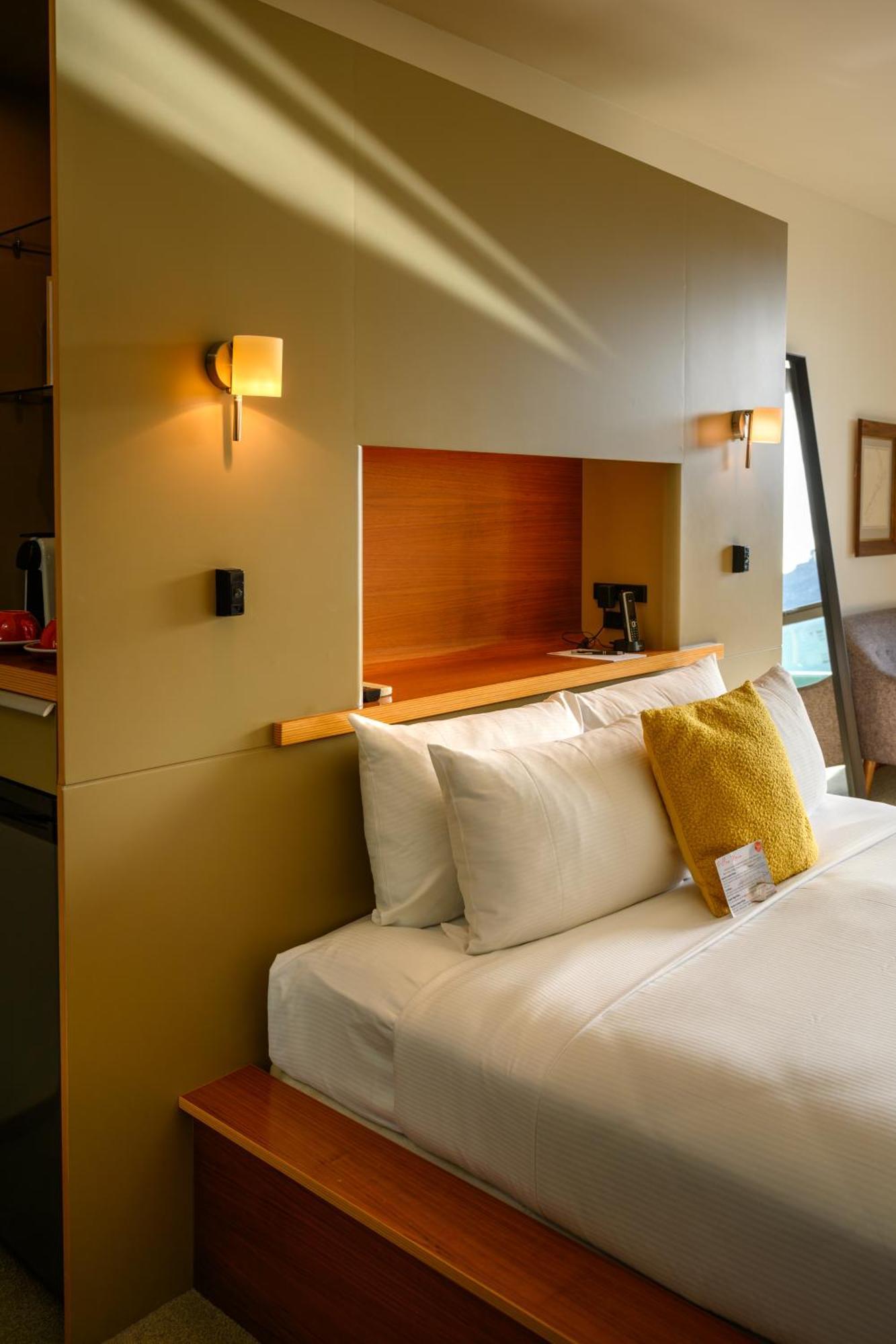 Deluxe King Room Bath