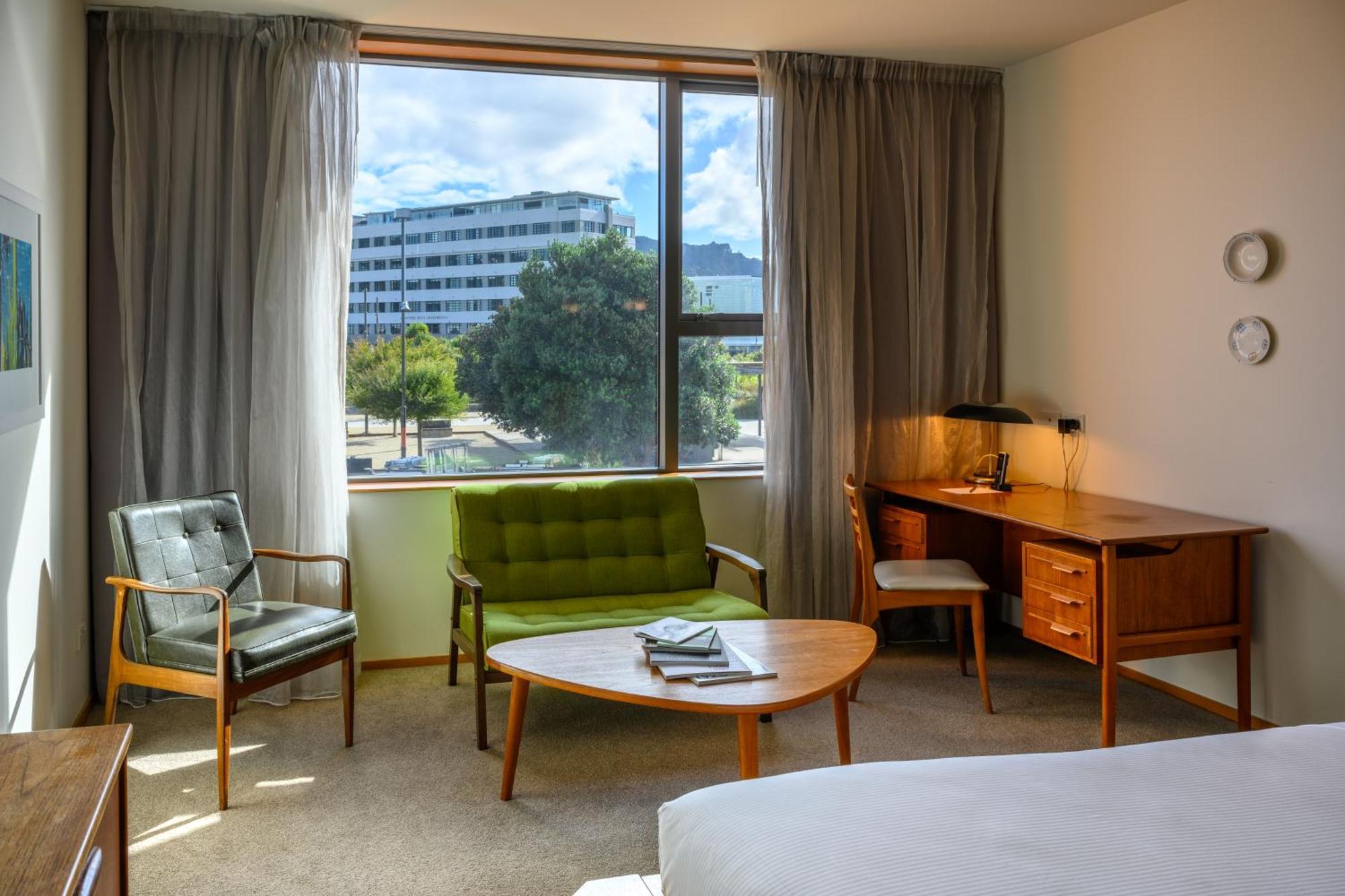 Superior King Room City Views