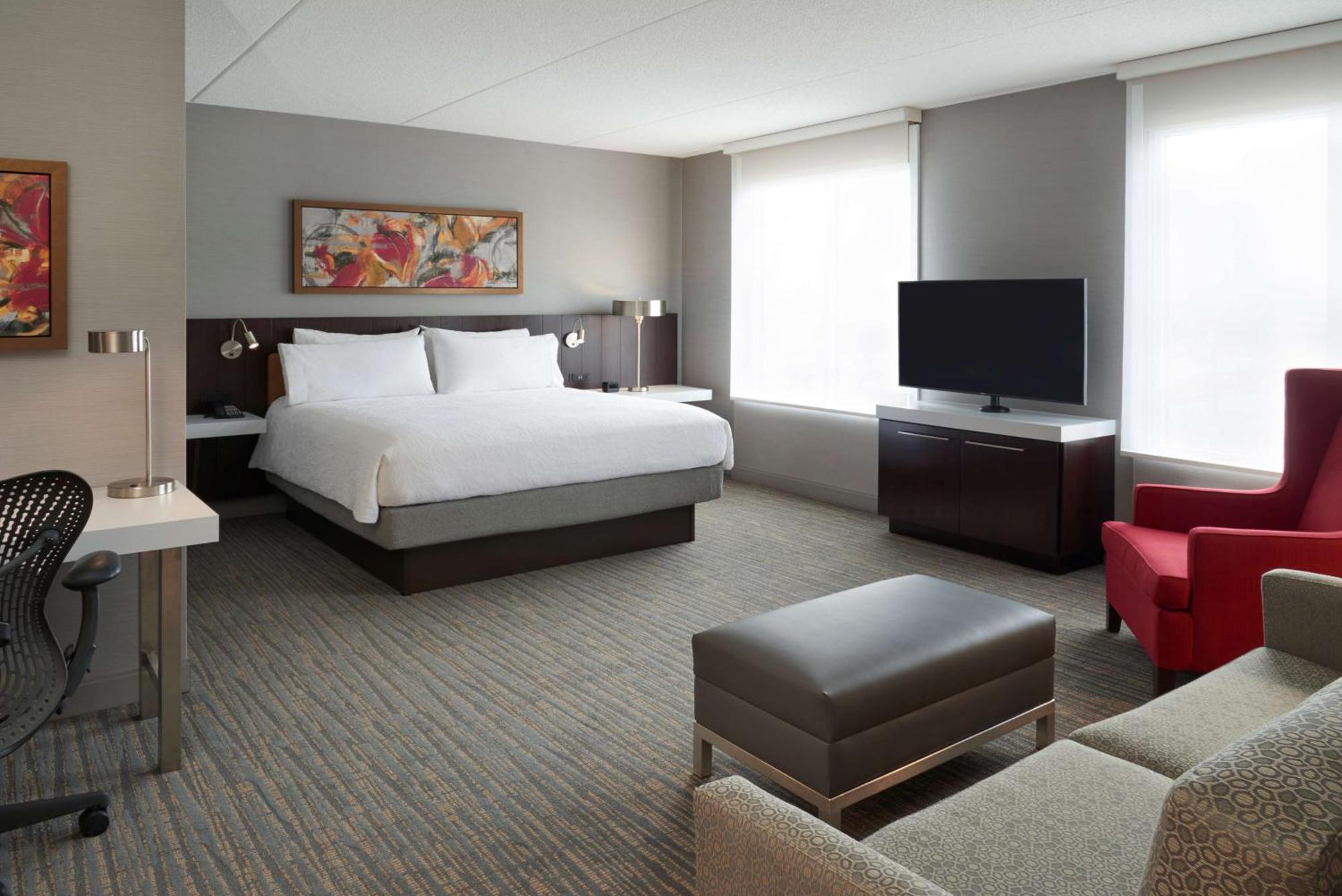 One-Bedroom King Suite Whirlpool