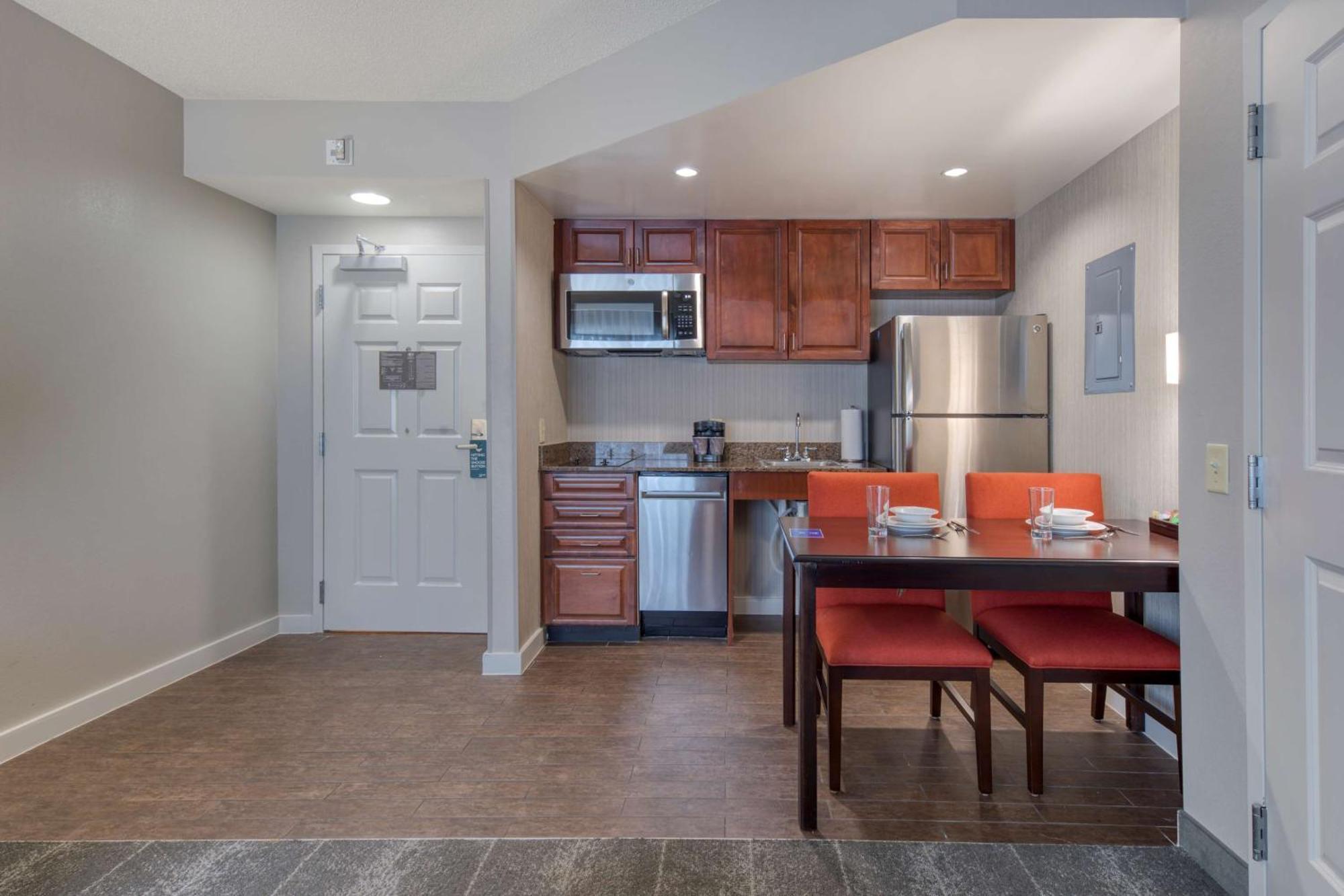 Queen Suite with Two Queen Beds - Mobility Access/Non-Smoking