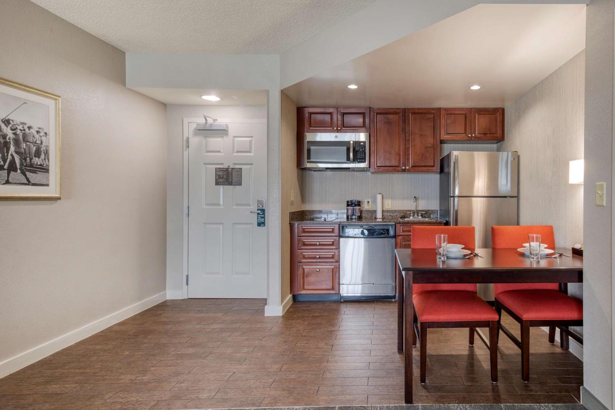 Two-Bedroom Queen Suite - Non-Smoking