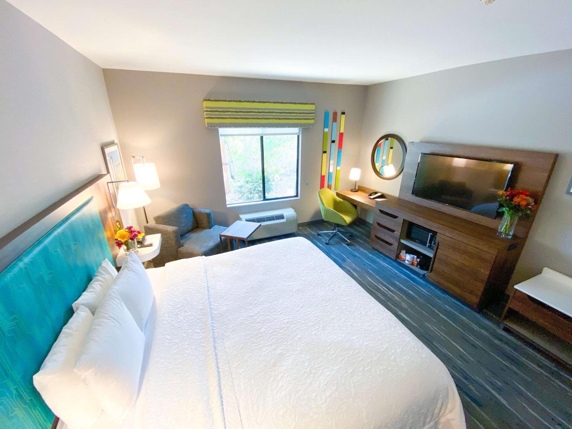 King Room,1557444979:JPEG