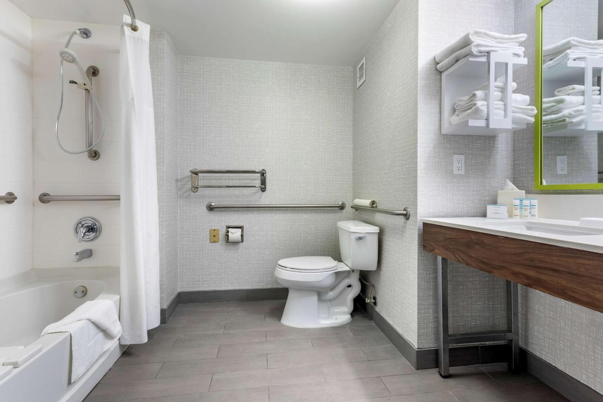 King Room Accessible Tub Mobility Hearing Access or Non-Smoking