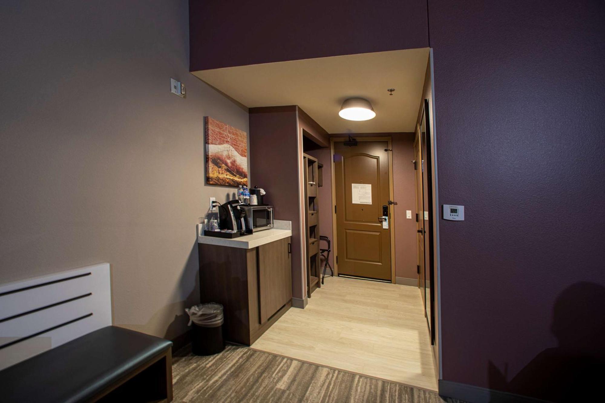 Queen Room Two Queen Beds Accessible Tub Mobility Access