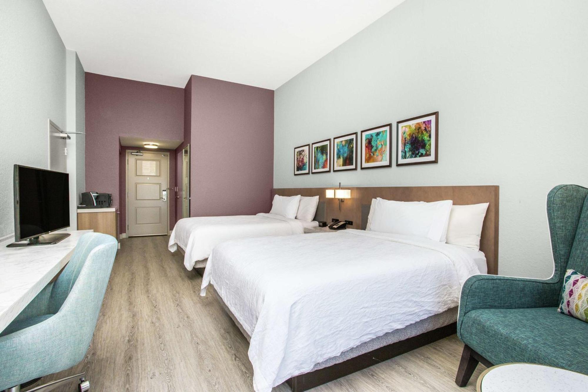 Queen Room Two Queen Beds Lake View
