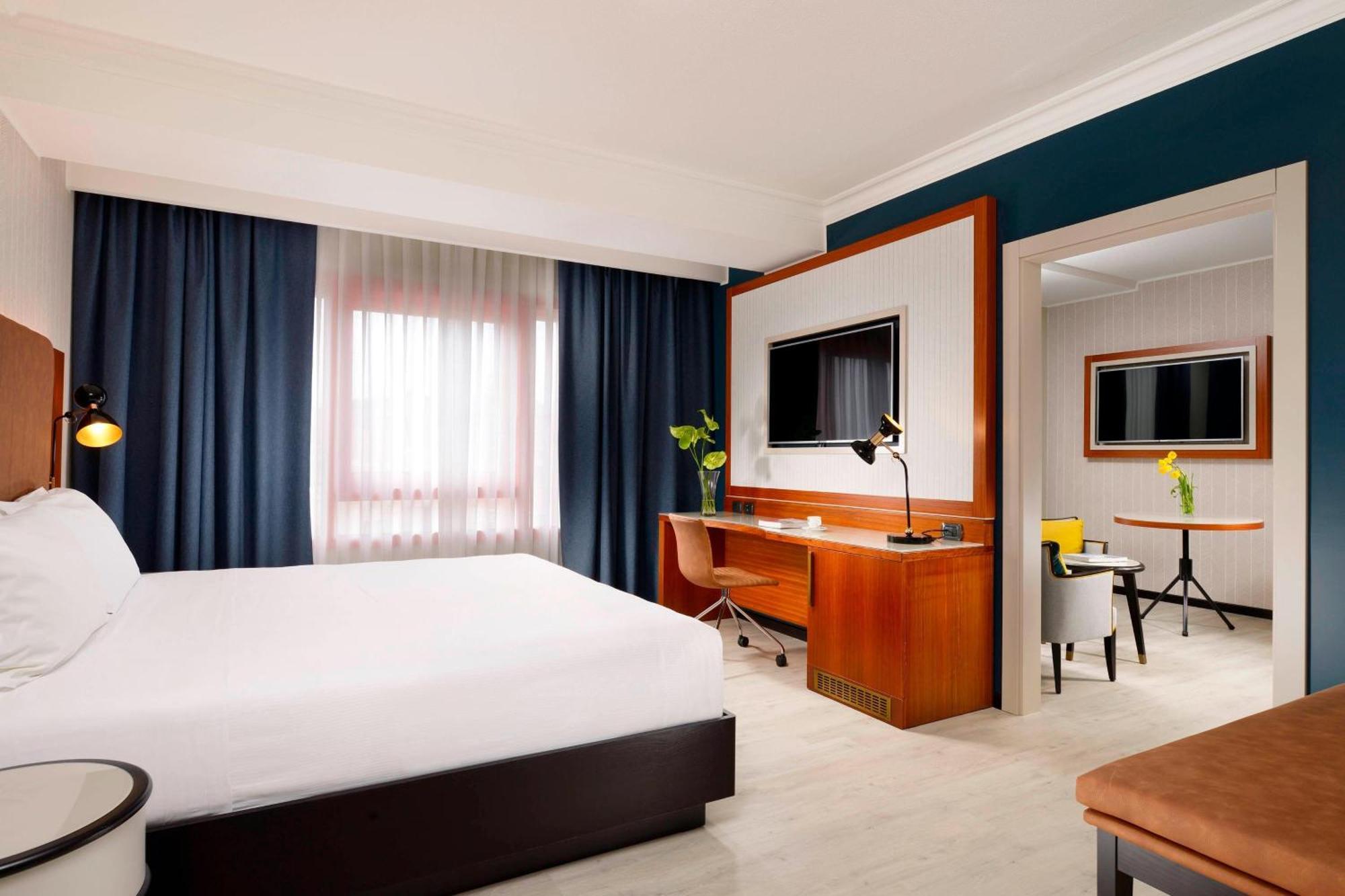 Deluxe Queen Room