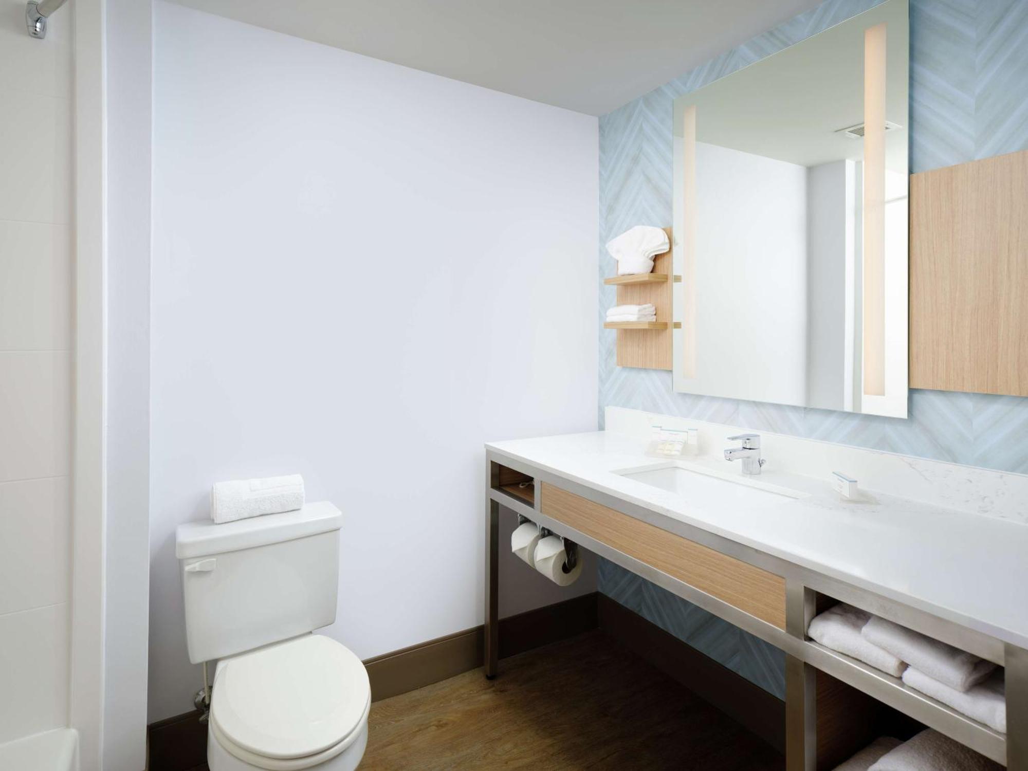 King Room with Tub - Mobility and Hearing Access,1557826453:JPEG