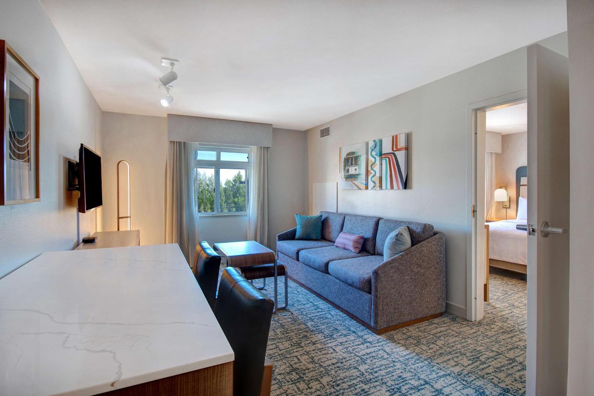 One-Bedroom King Suite Non-Smoking